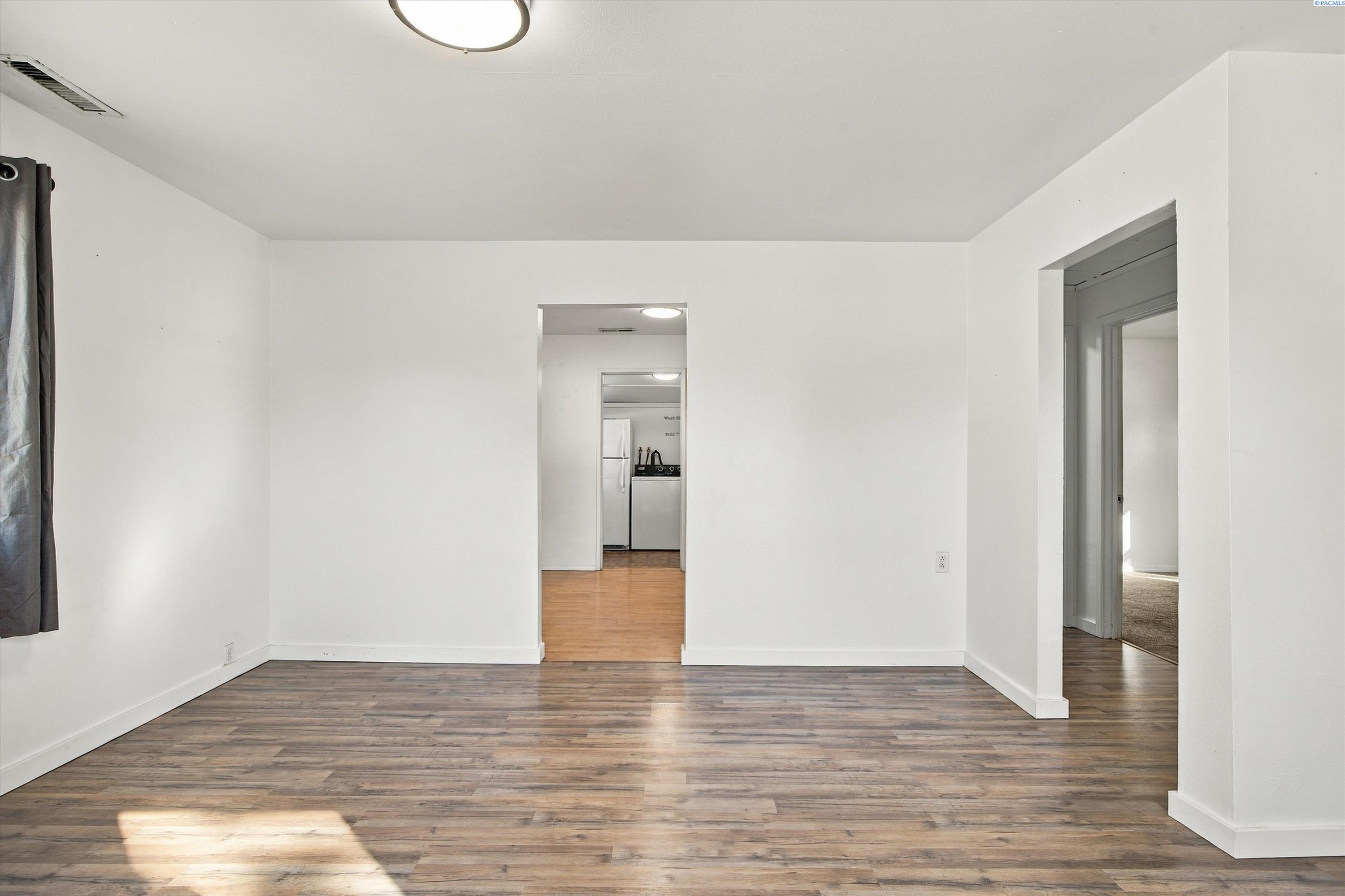 146 Walnut St, Burbank, WA 99323