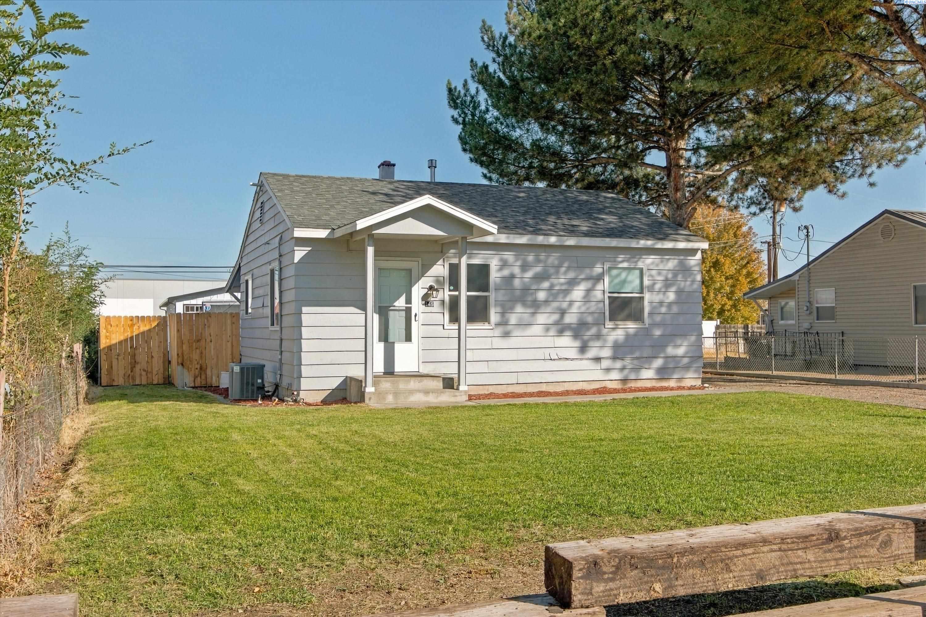 146 Walnut St, Burbank, WA 99323