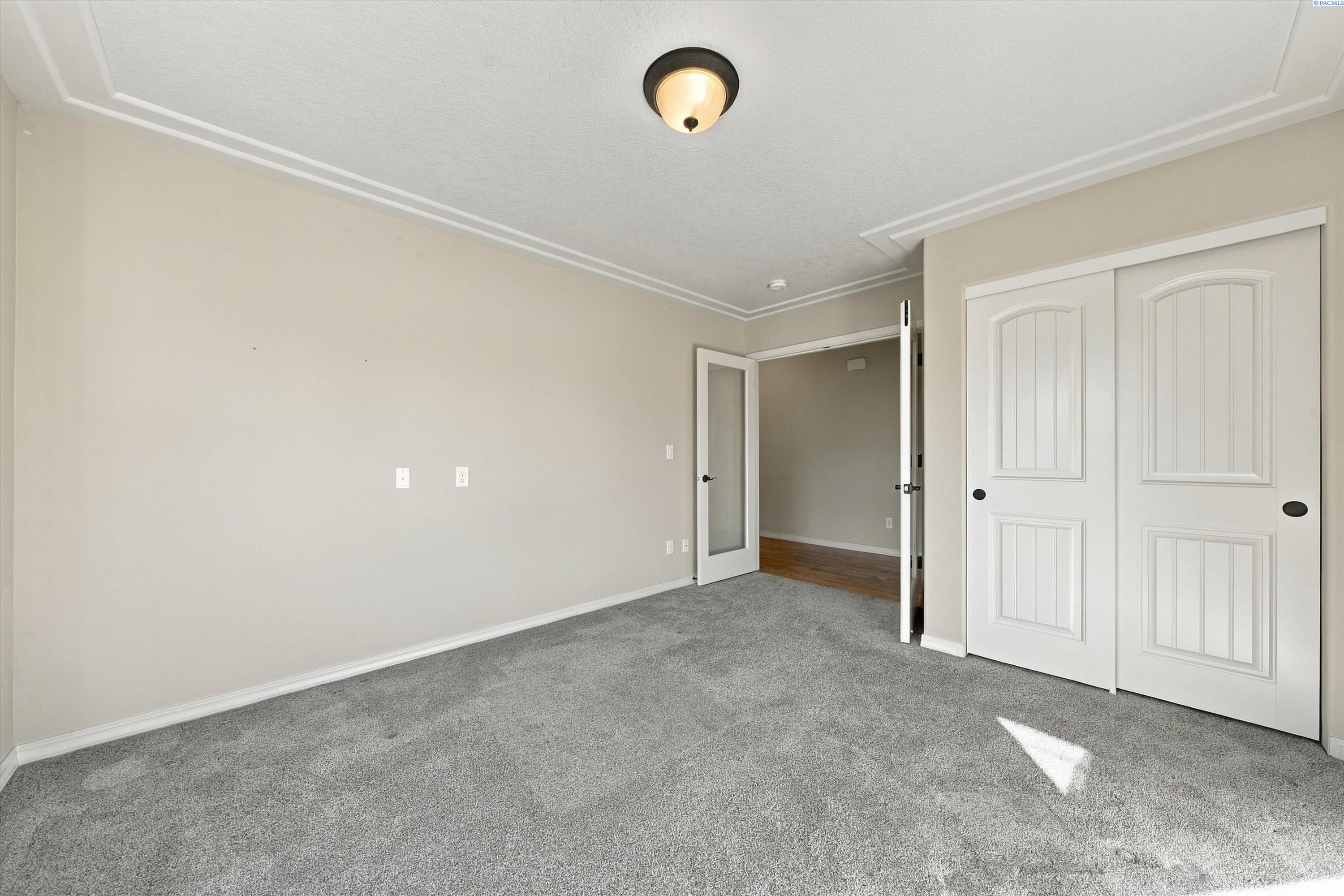511 Lakerose Loop, Richland, WA 99352-8408