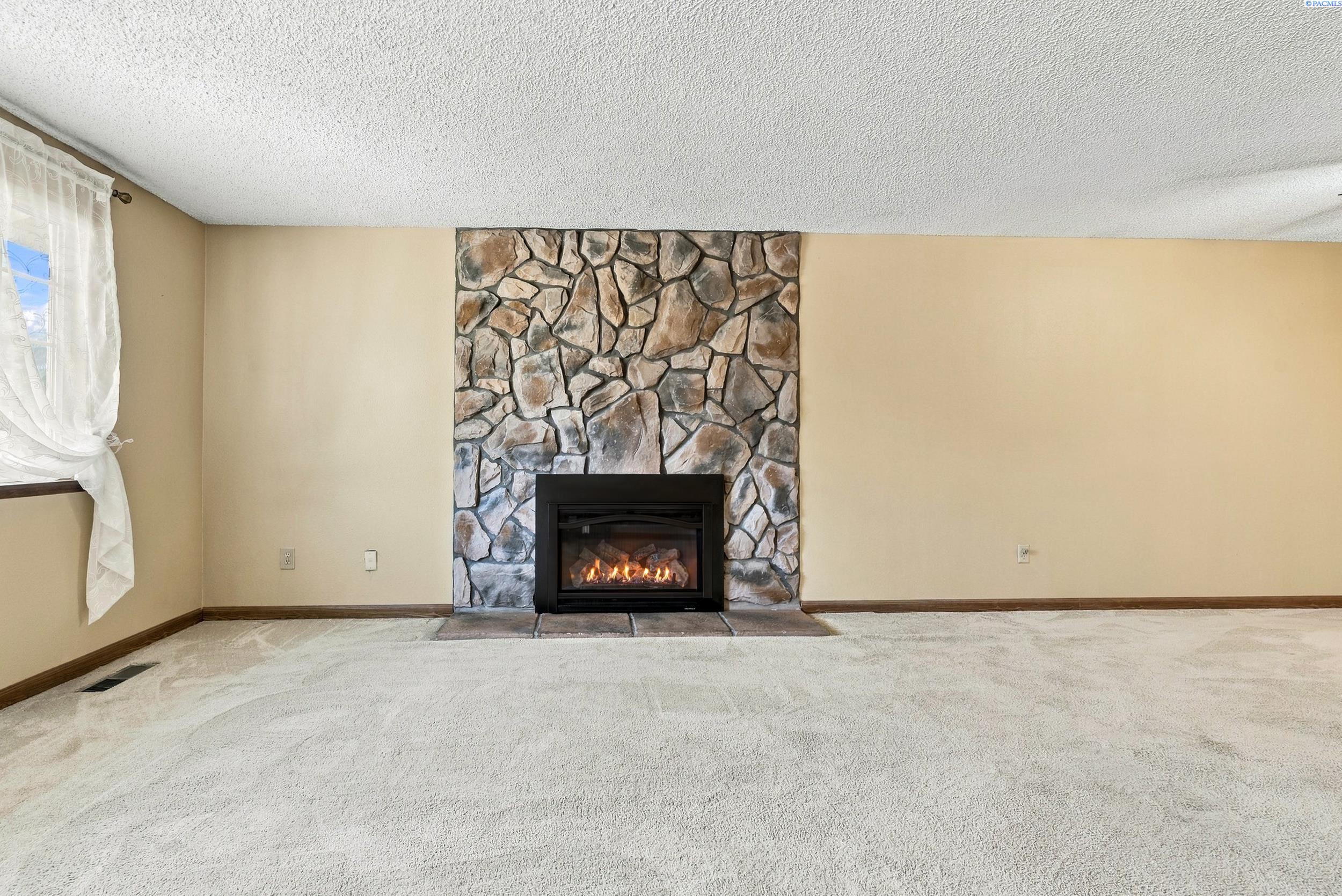 1941 Quail Ct, West Richland, WA 99353