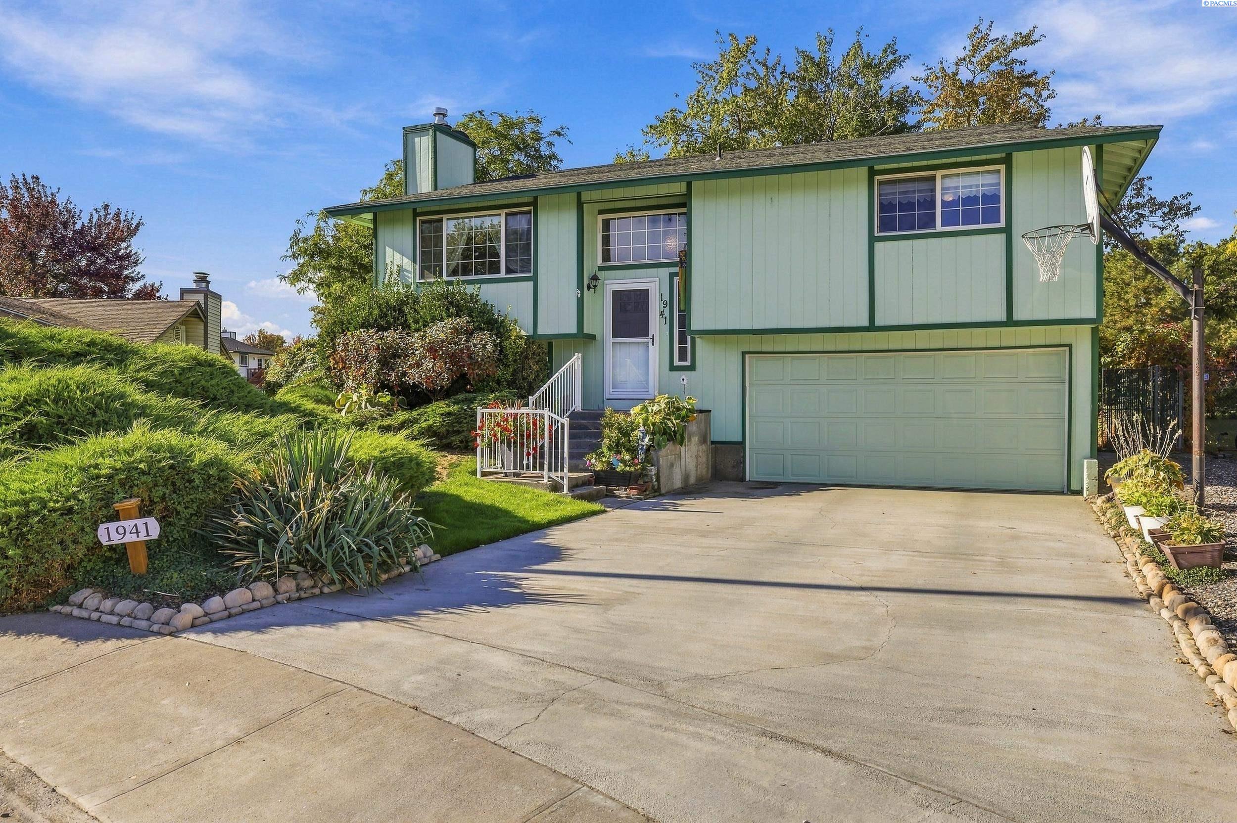 1941 Quail Ct, West Richland, WA 99353