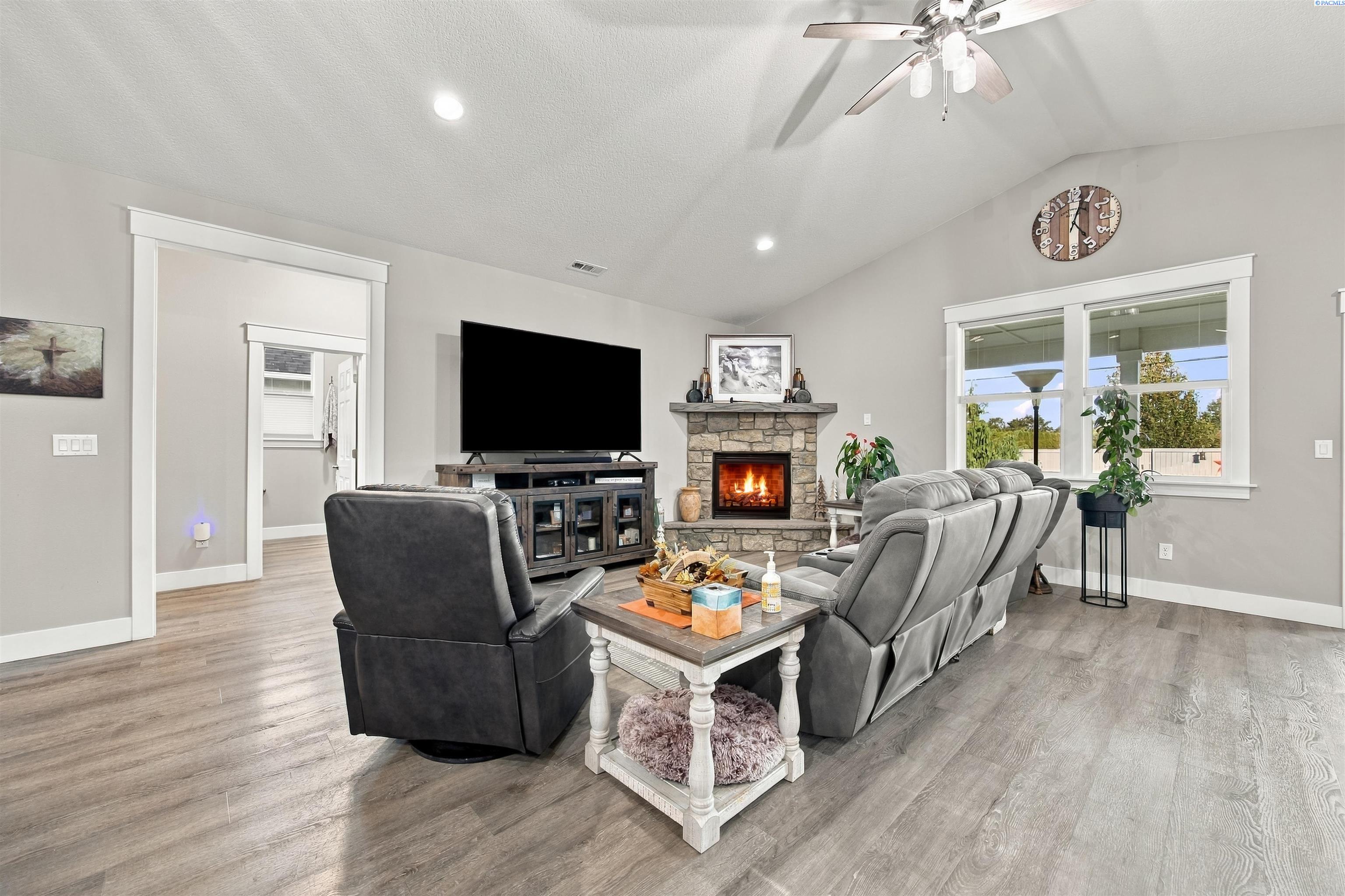 3615 S Palouse Ct, Kennewick, WA 99337