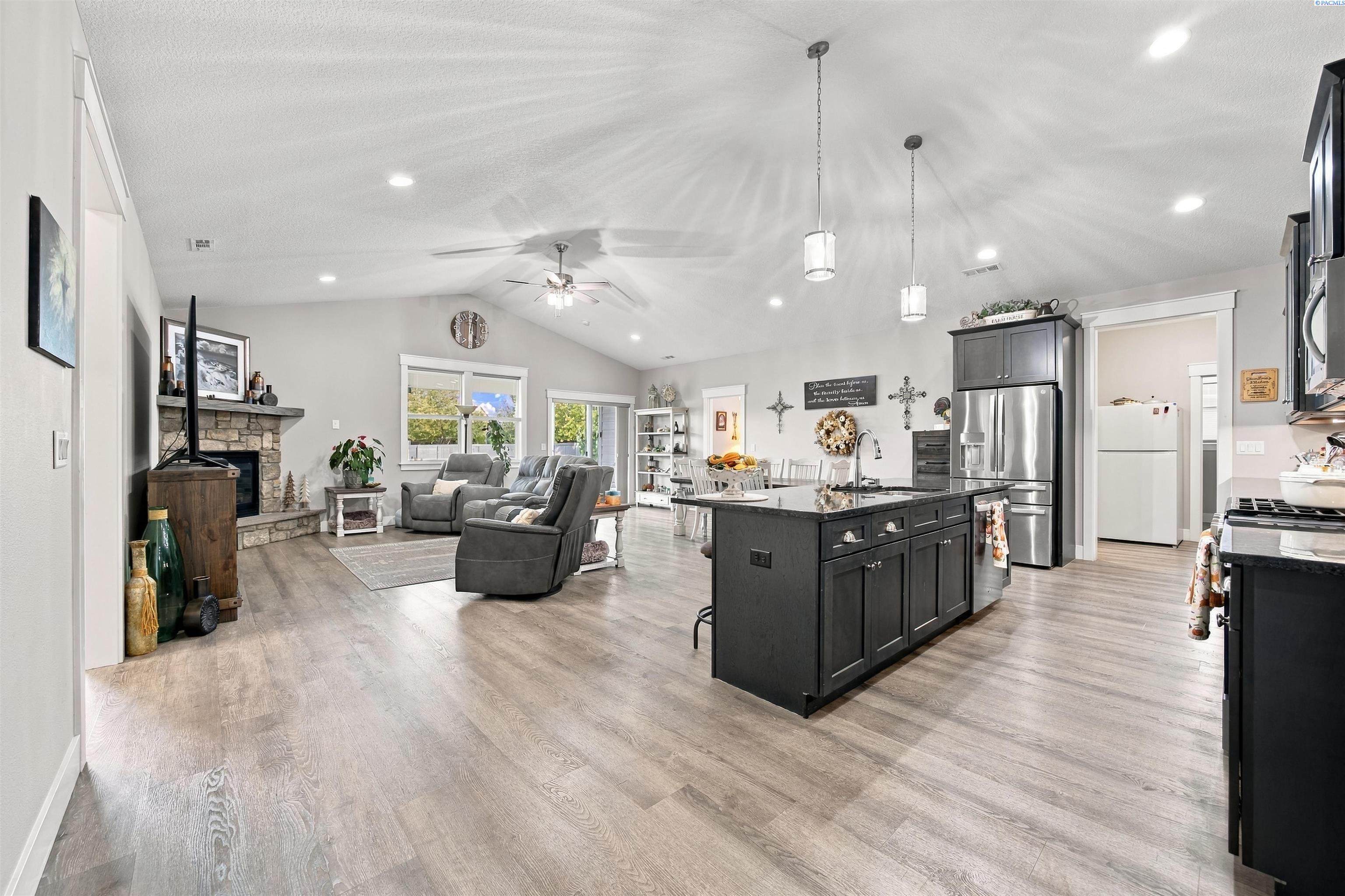 3615 S Palouse Ct, Kennewick, WA 99337