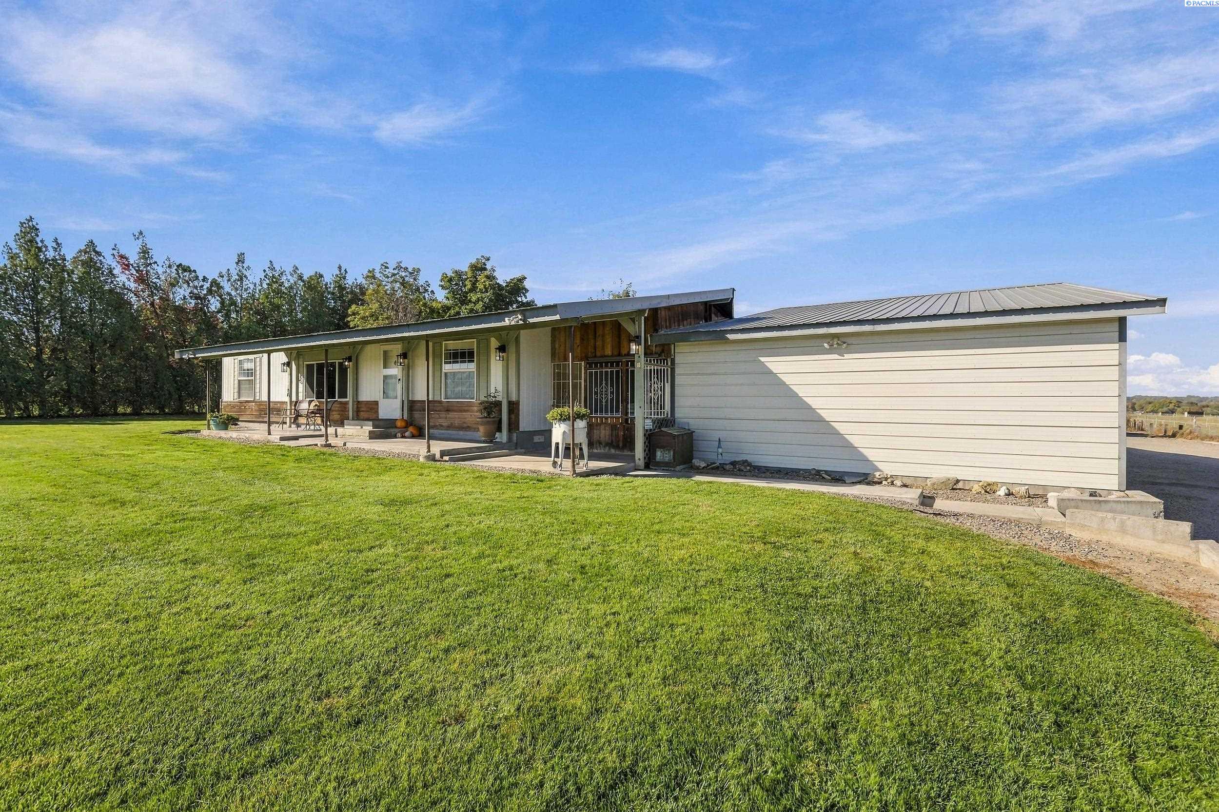 16206 S Yew St, Kennewick, WA 99337
