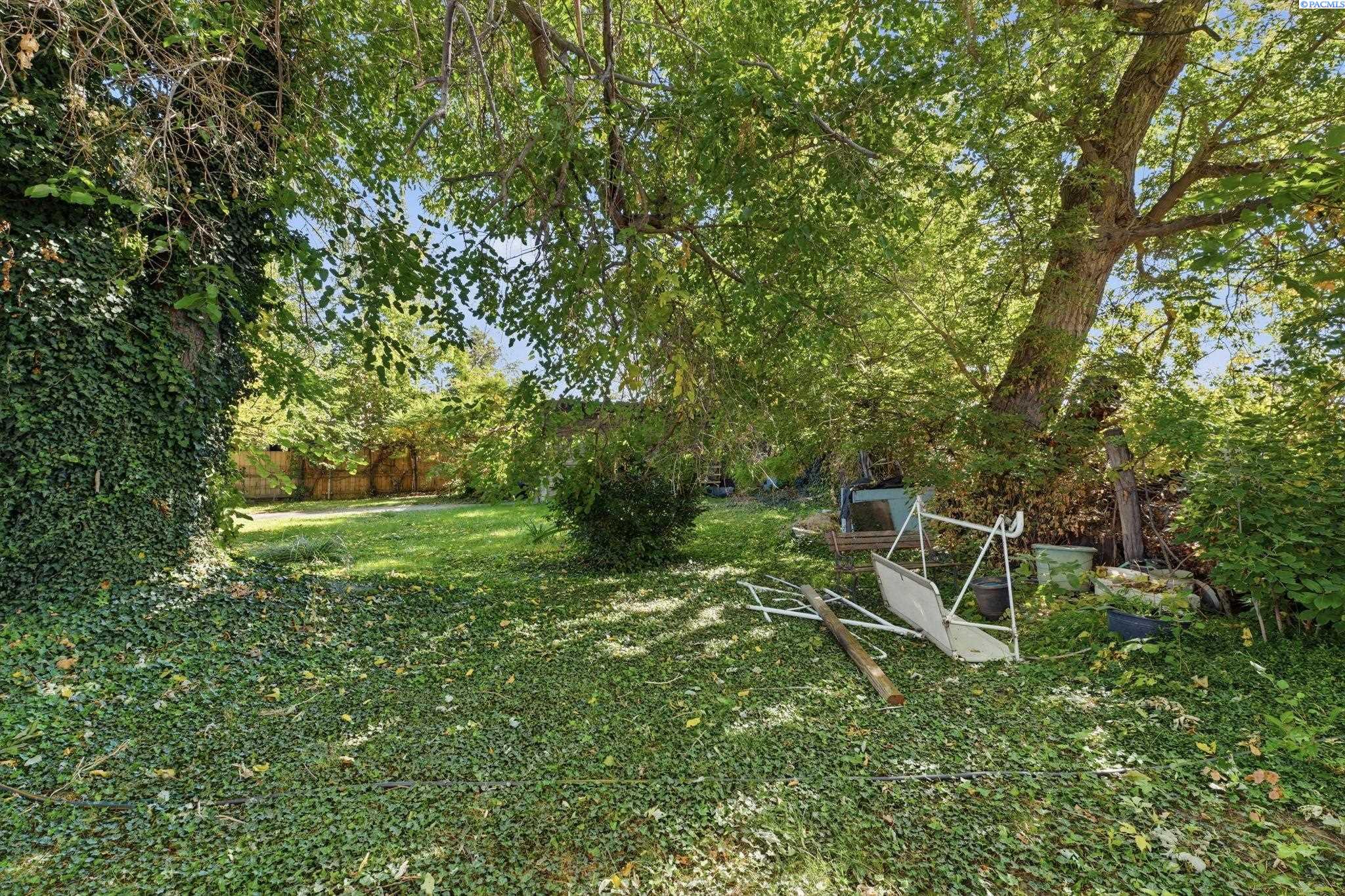 919 W Canal Dr, Kennewick, WA 99336