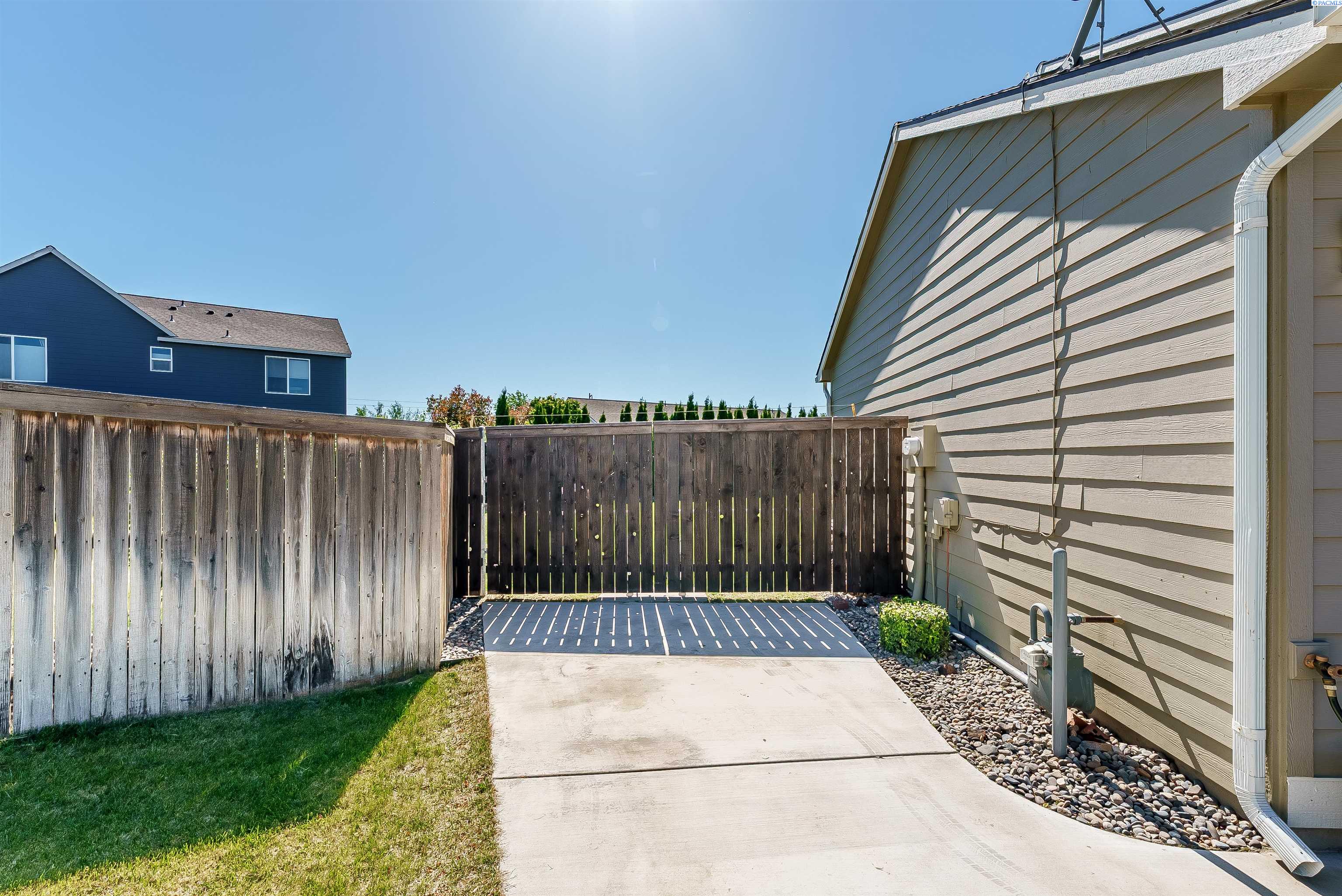 6211 Landsdowne Ct, Pasco, WA 99301