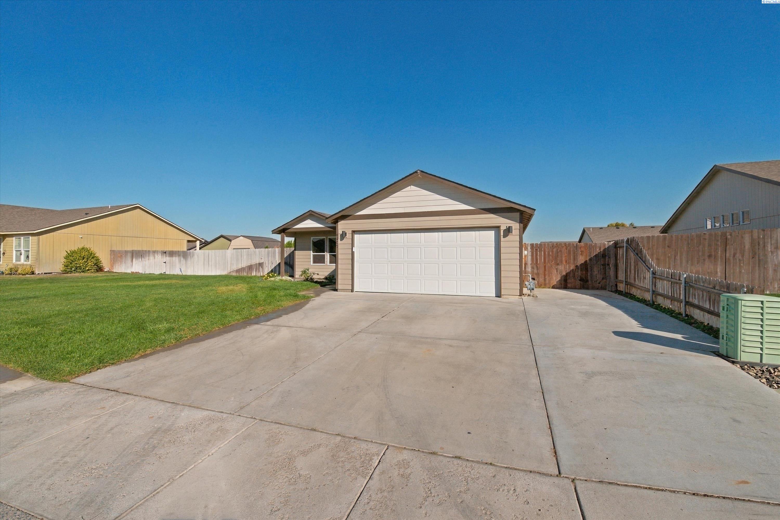 6209 Panther Ln, Pasco, WA 99301