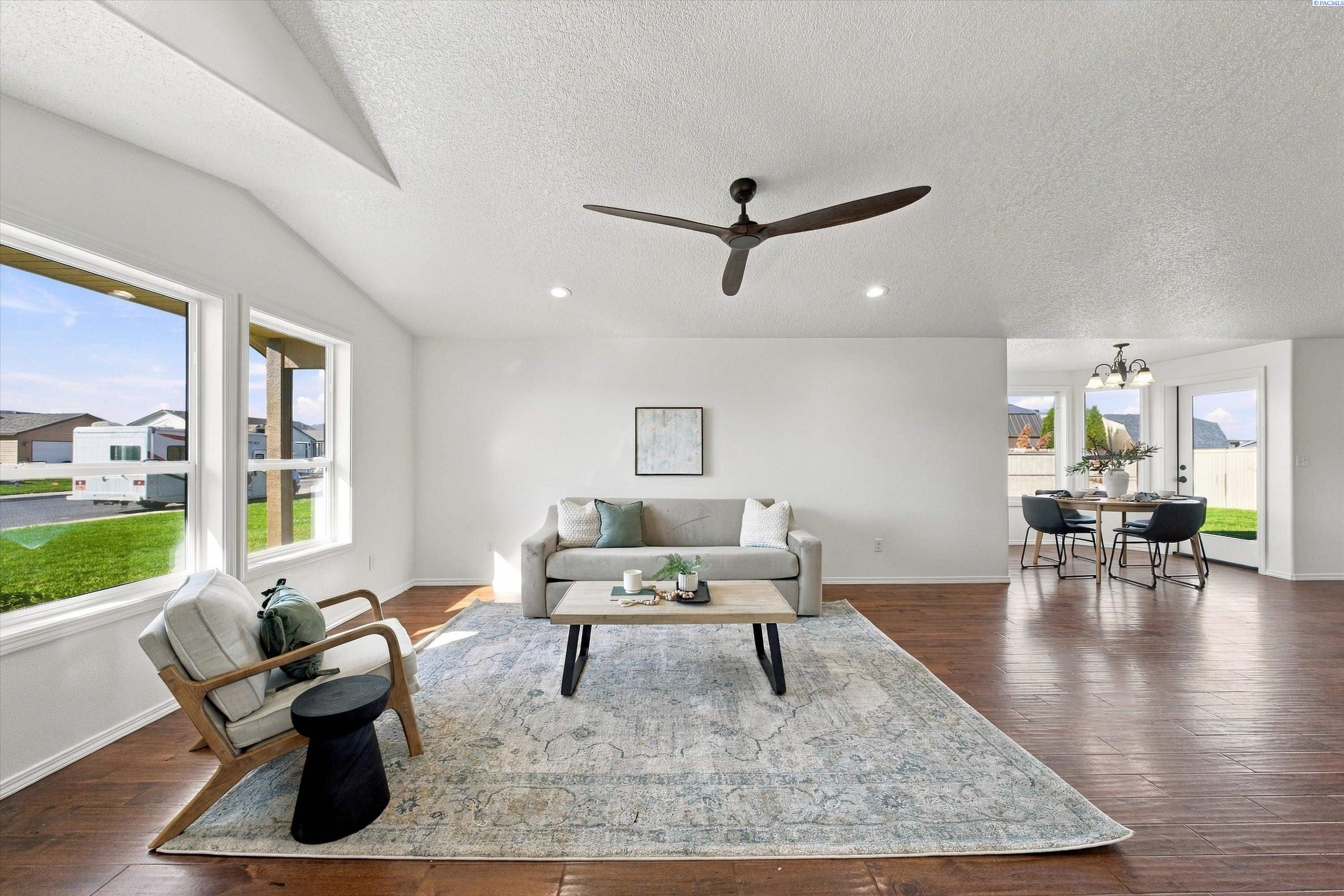 6209 Panther Ln, Pasco, WA 99301