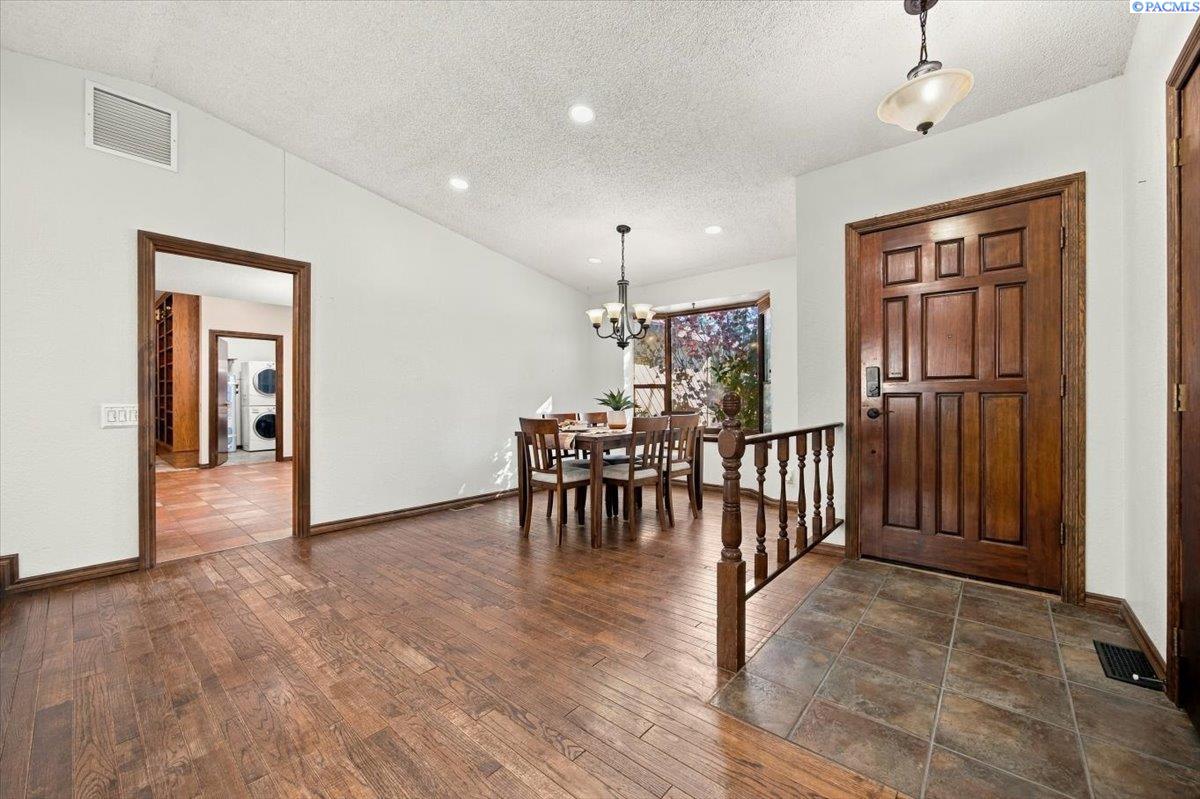 2047 George Washington Way, Richland, WA 99354