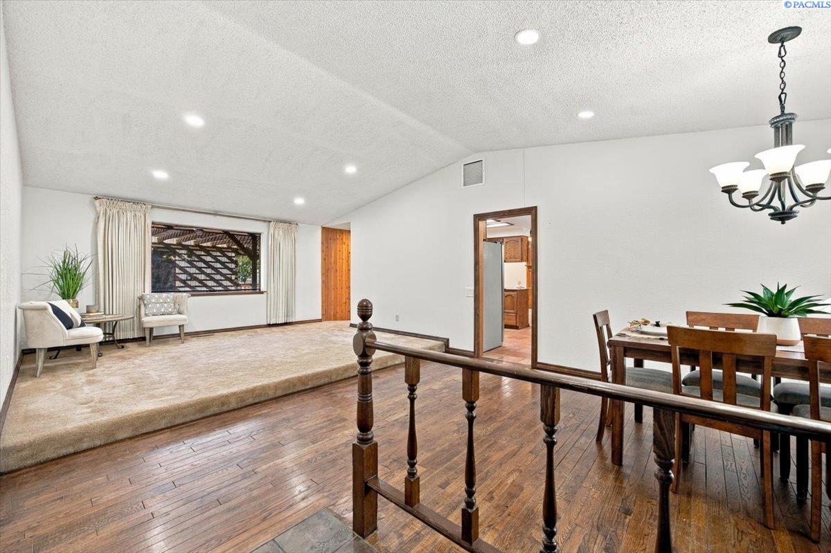 2047 George Washington Way, Richland, WA 99354