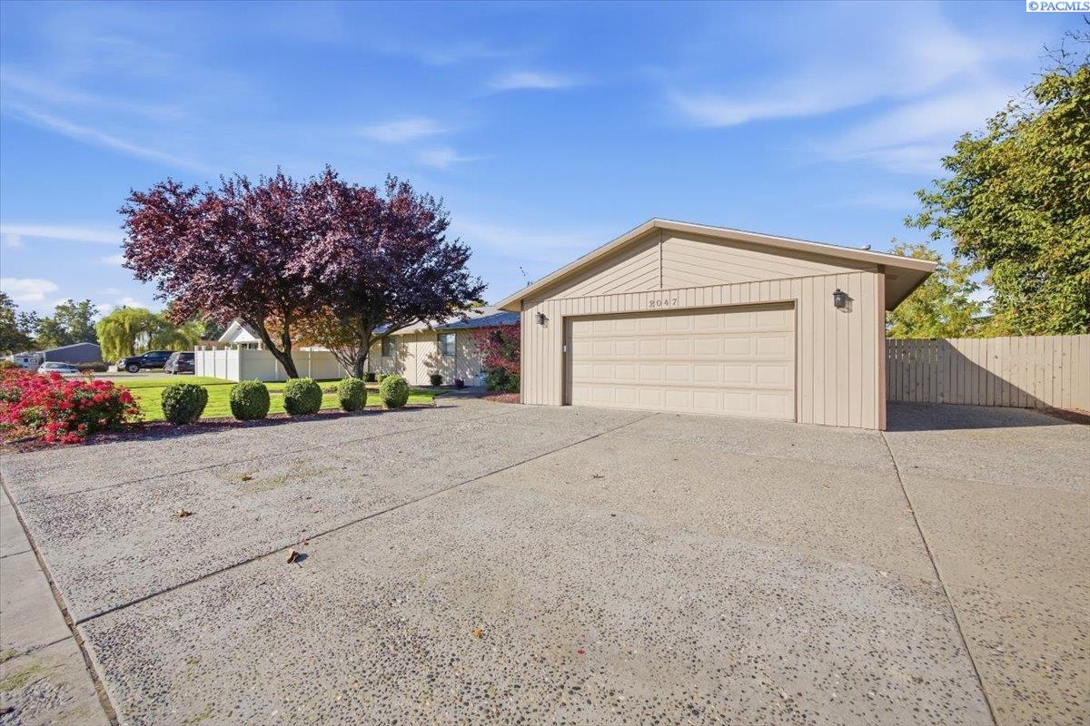 2047 George Washington Way, Richland, WA 99354