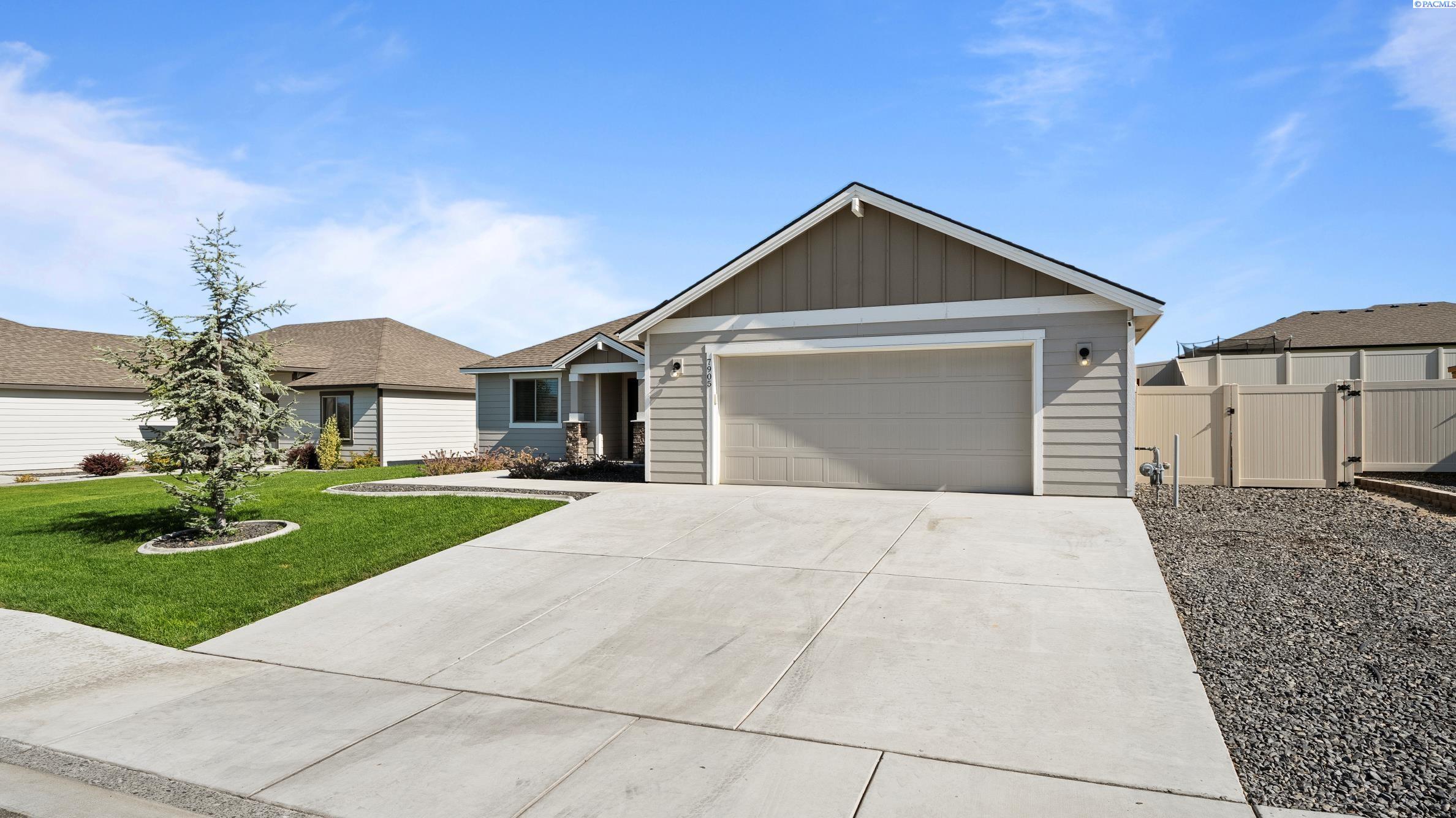 7905 Cariboo Dr, Pasco, WA 99301