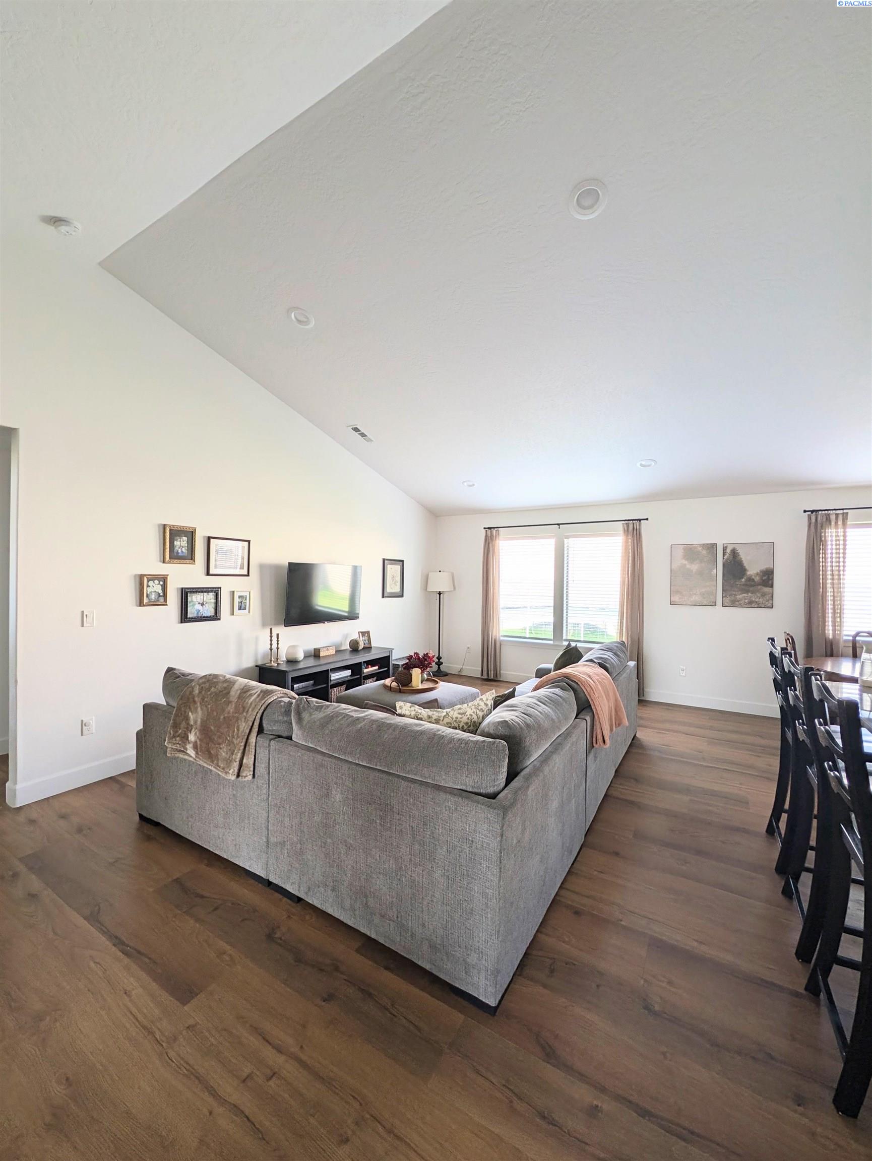7905 Cariboo Dr, Pasco, WA 99301