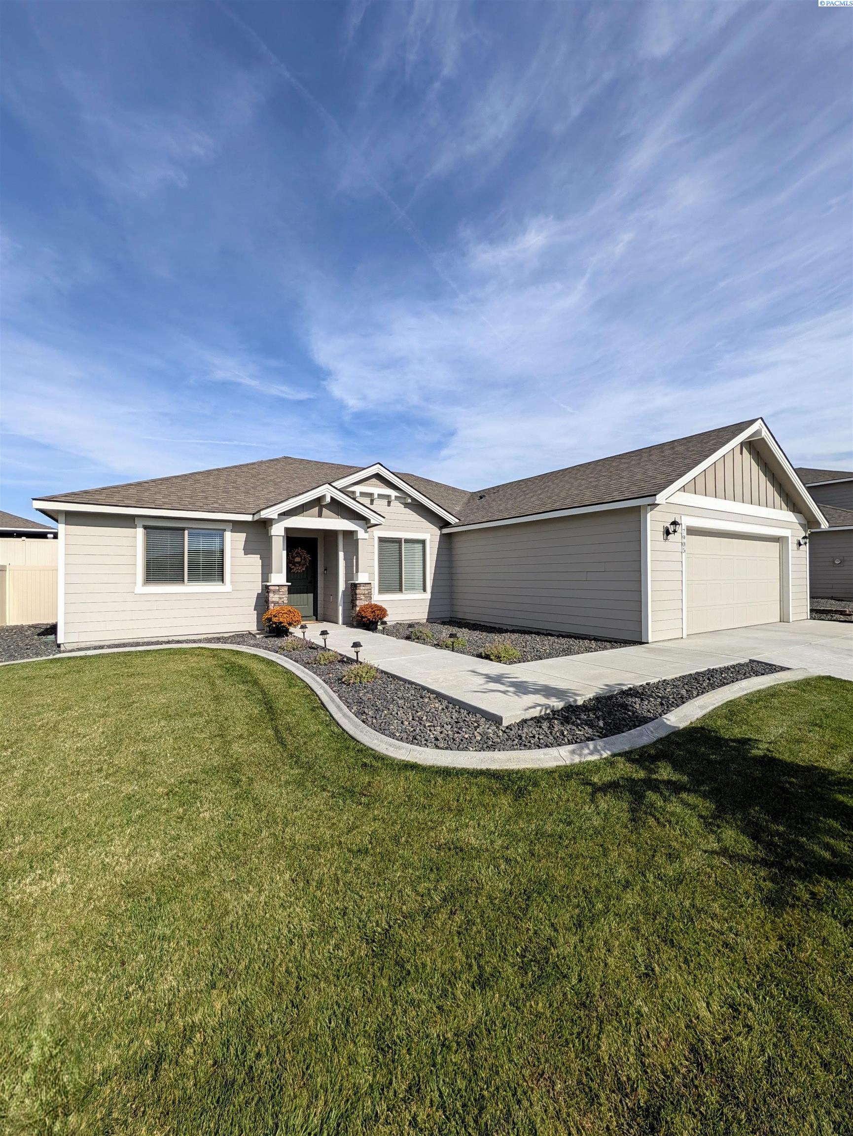 7905 Cariboo Dr, Pasco, WA 99301