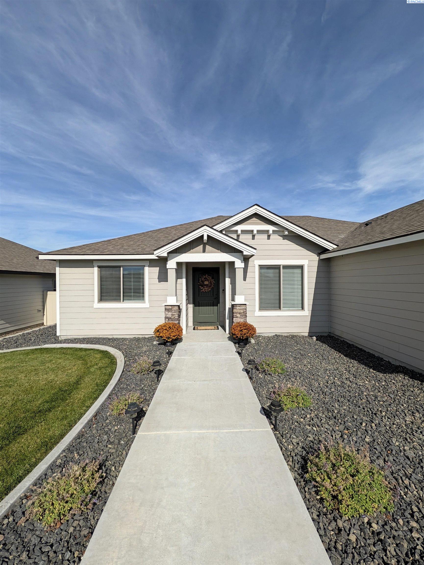 7905 Cariboo Dr, Pasco, WA 99301