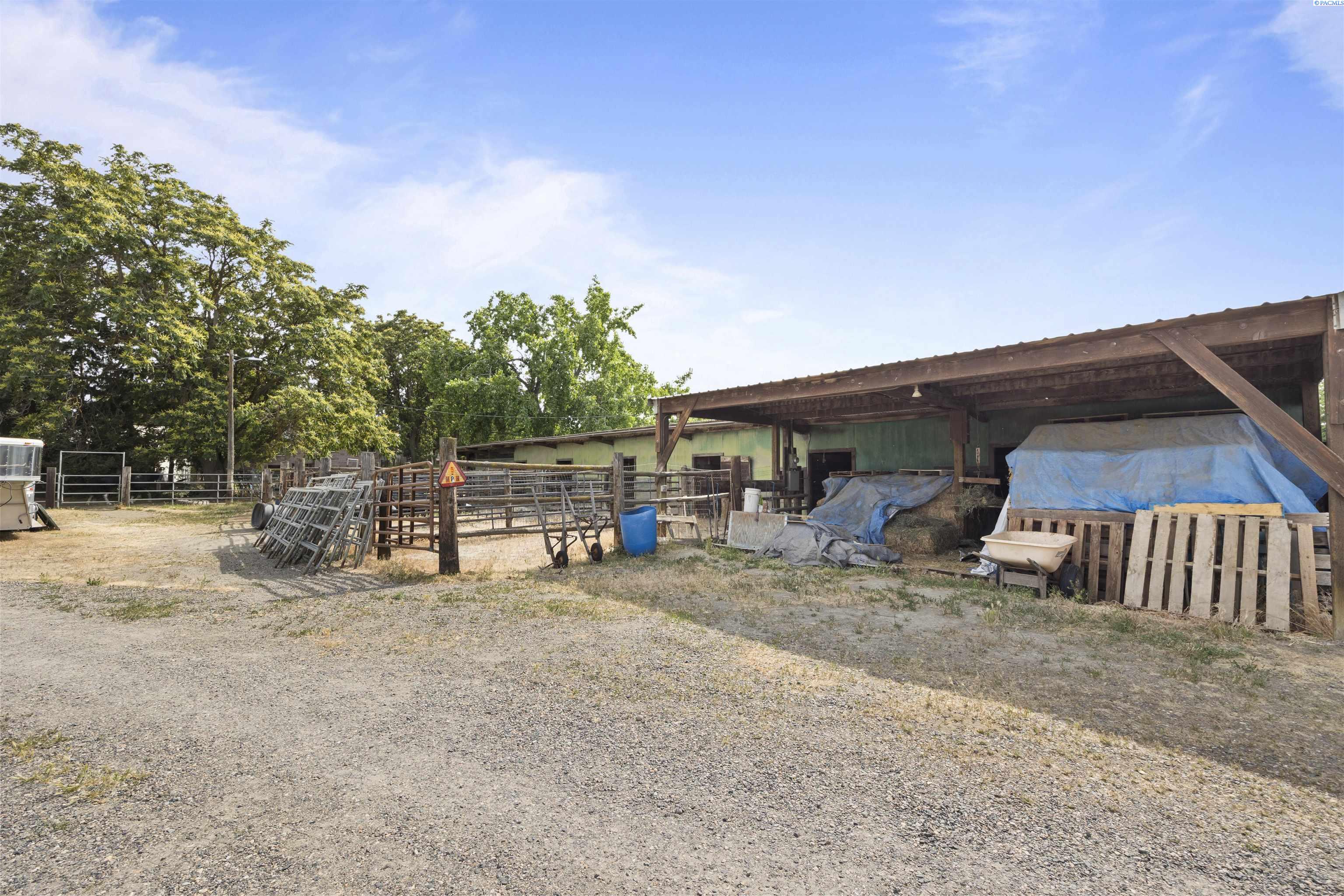 302 E 23rd Ave, Kennewick, WA 99337