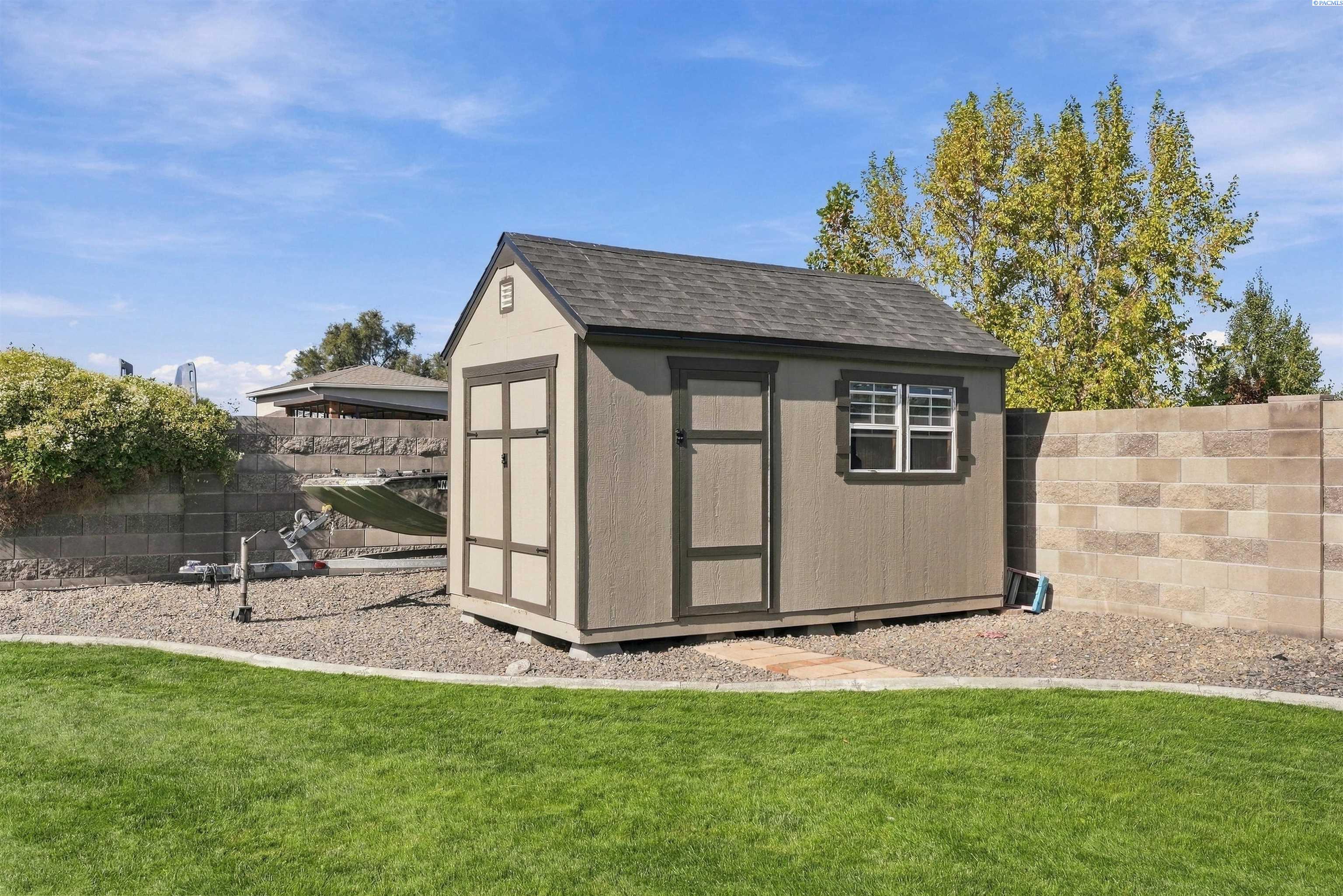 1916 Road 72, Pasco, WA 99301