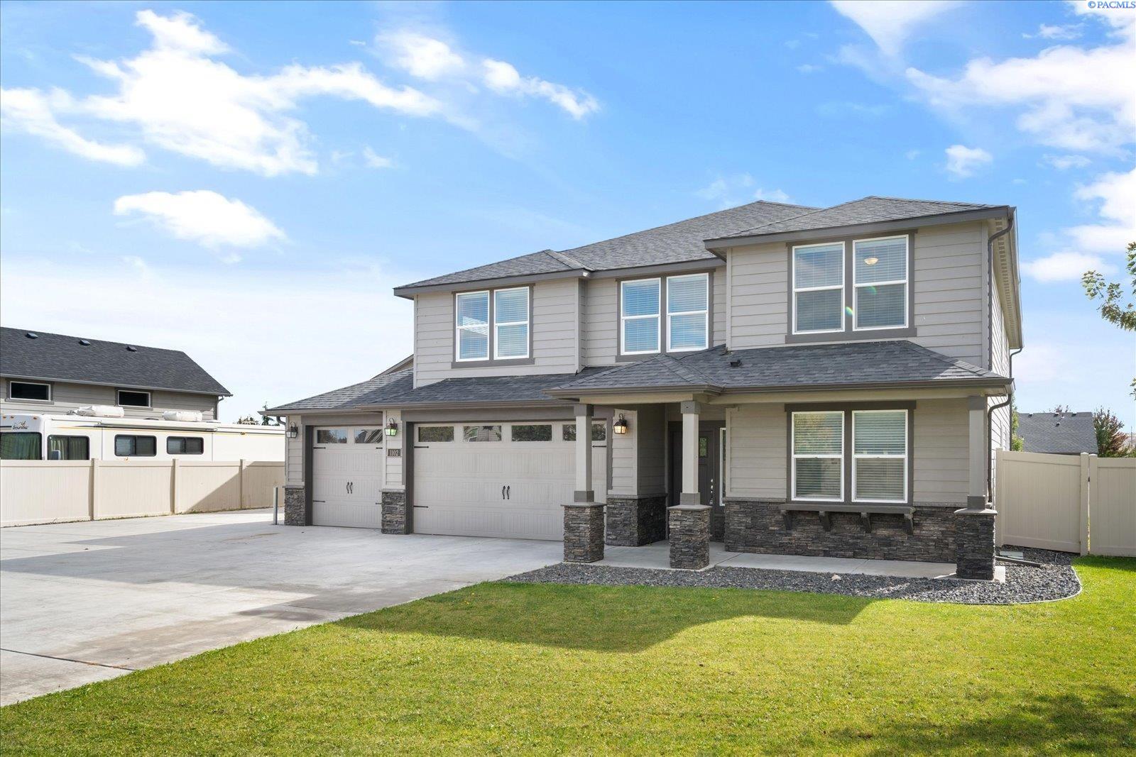 1102 Amber Ave, West Richland, WA 99353