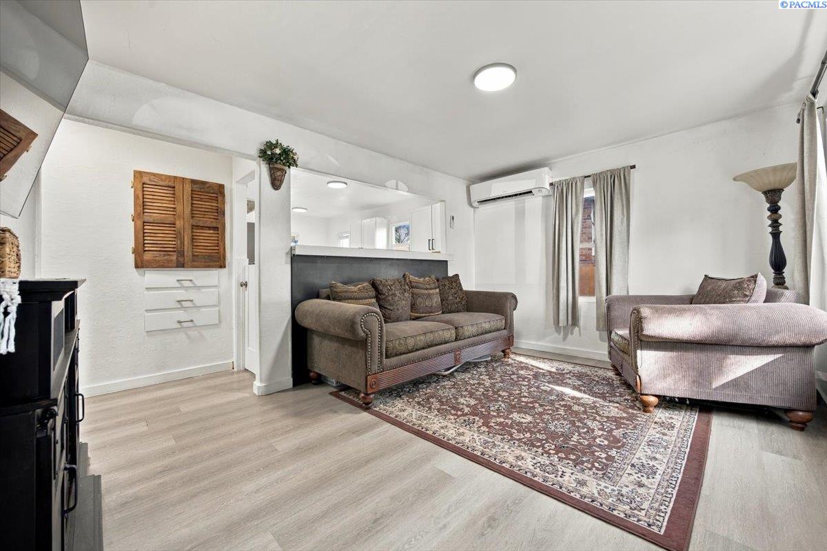 819 W Henry, Pasco, WA 99301