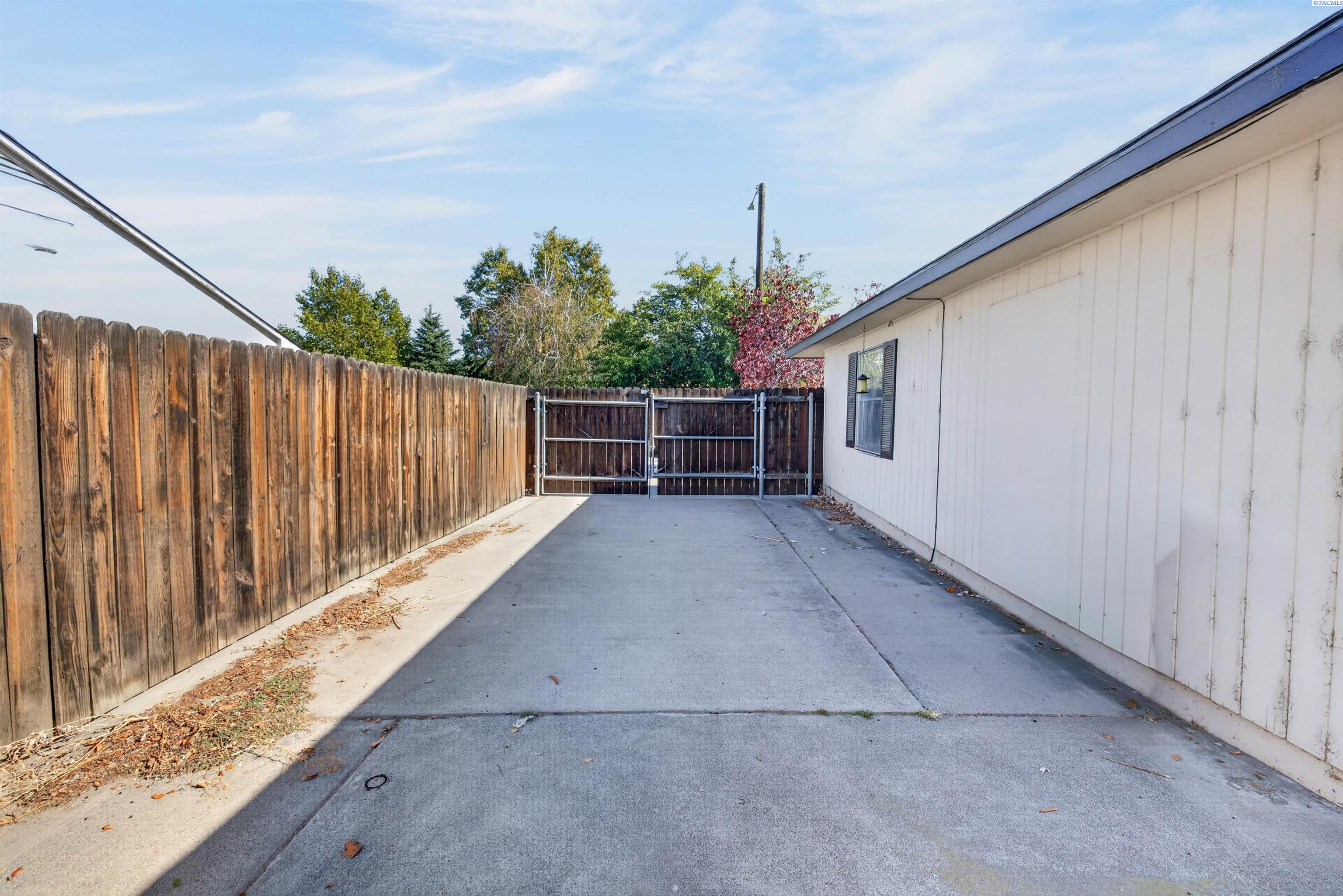 605 Cottonwood Dr, Richland, WA 99354