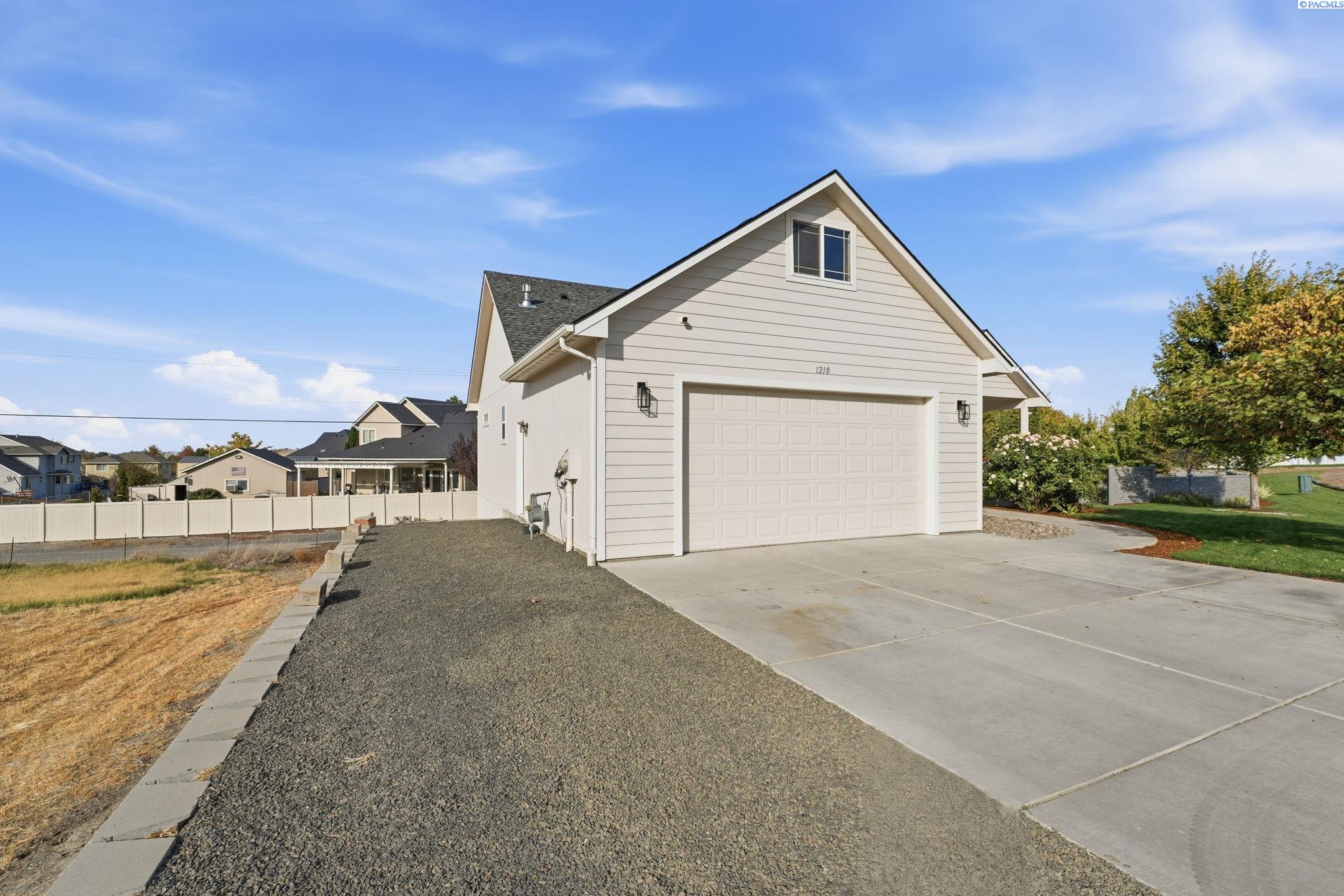 1210 Gage Blvd, Richland, WA 99352