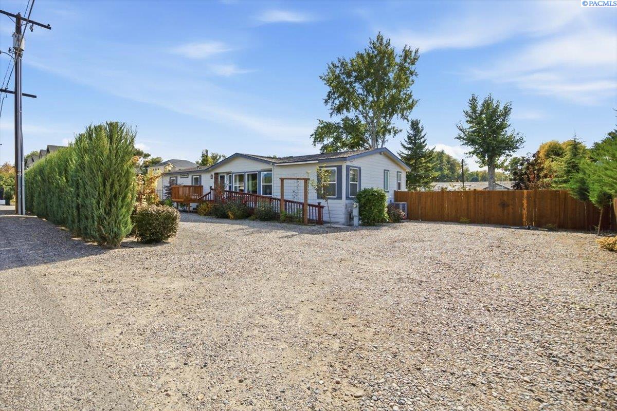 515 Carol Ave, Benton City, WA 99320-7761