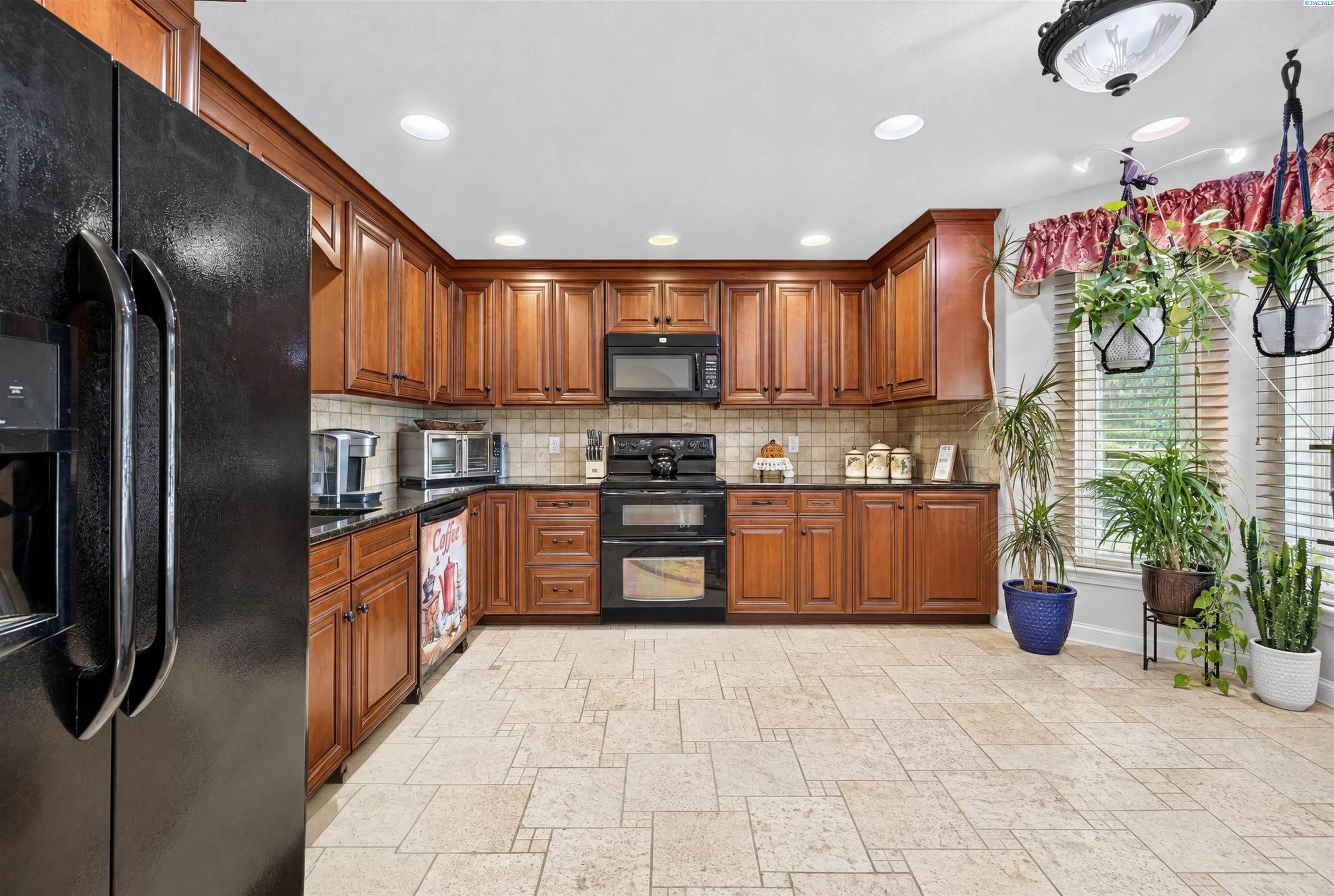 4316 W 8th Ave, Kennewick, WA 99336
