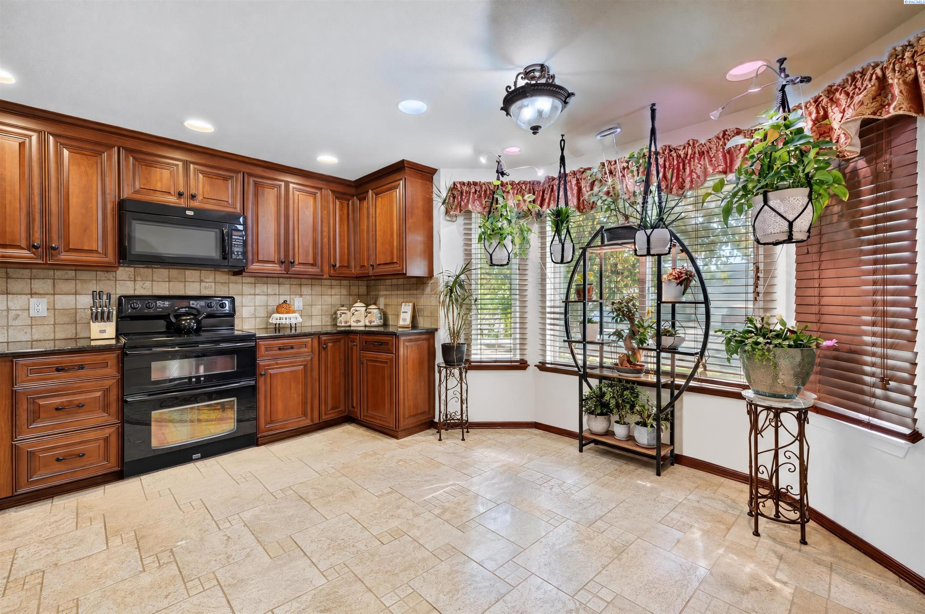 4316 W 8th Ave, Kennewick, WA 99336