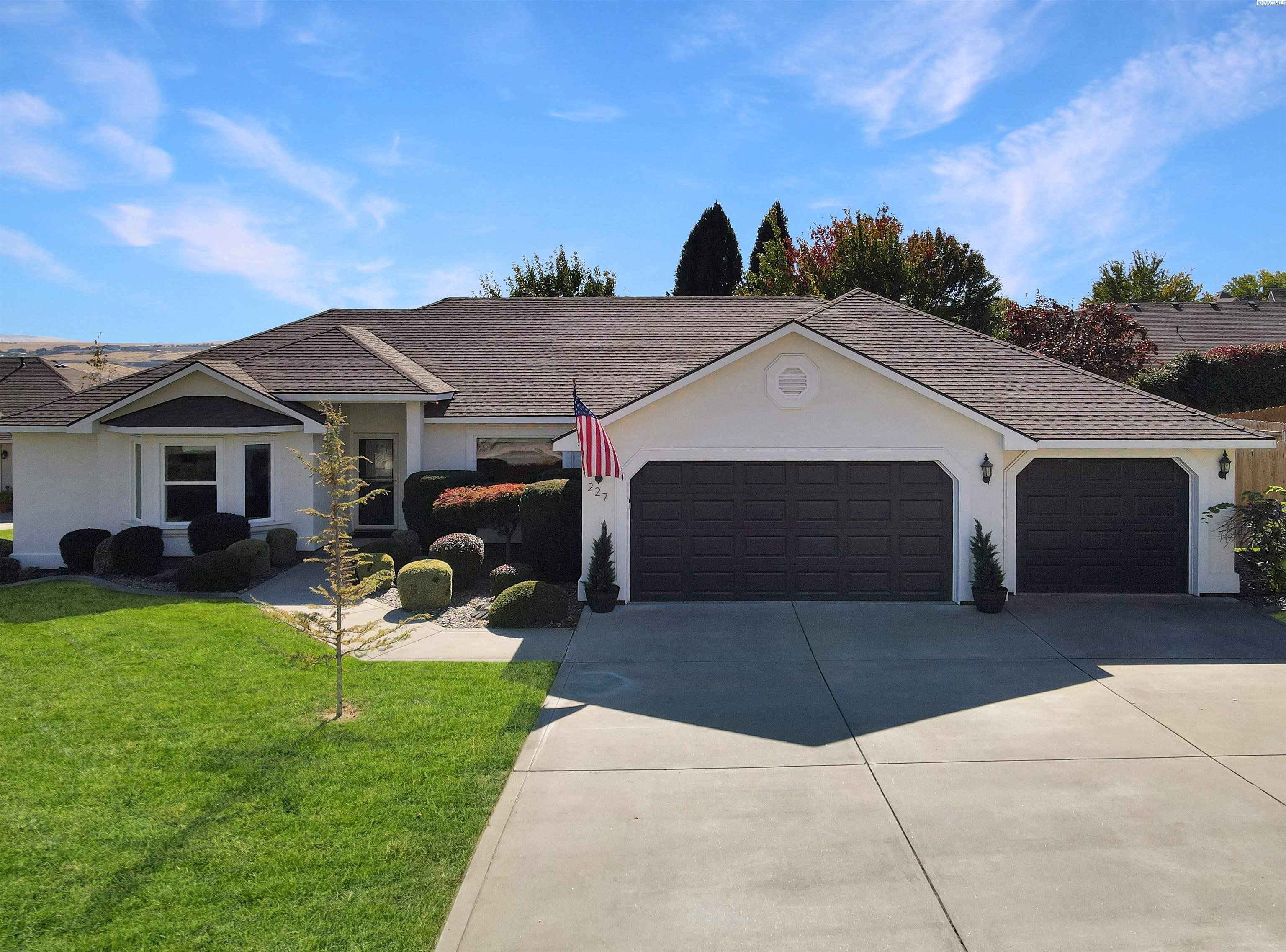 227 Bear Dr, Richland, WA 99352