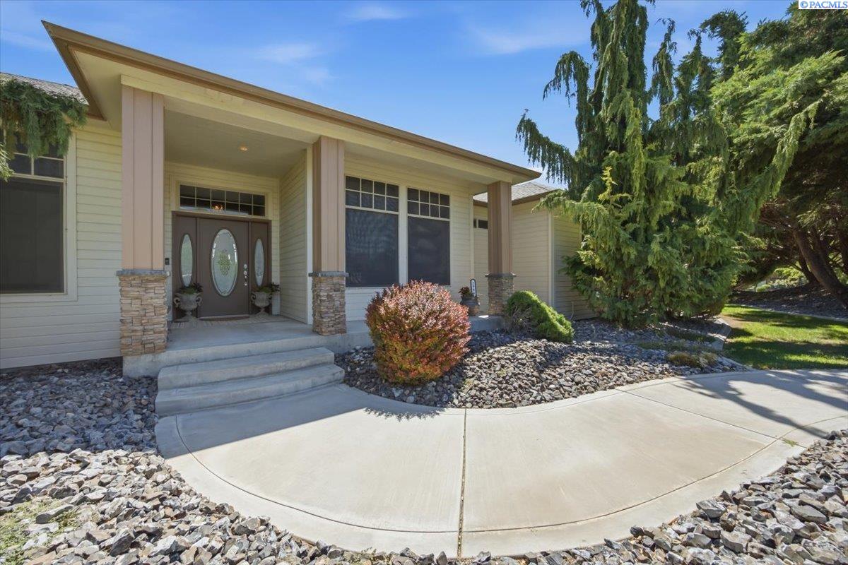 2986 Bruce Lee Ln, Richland, WA 99352