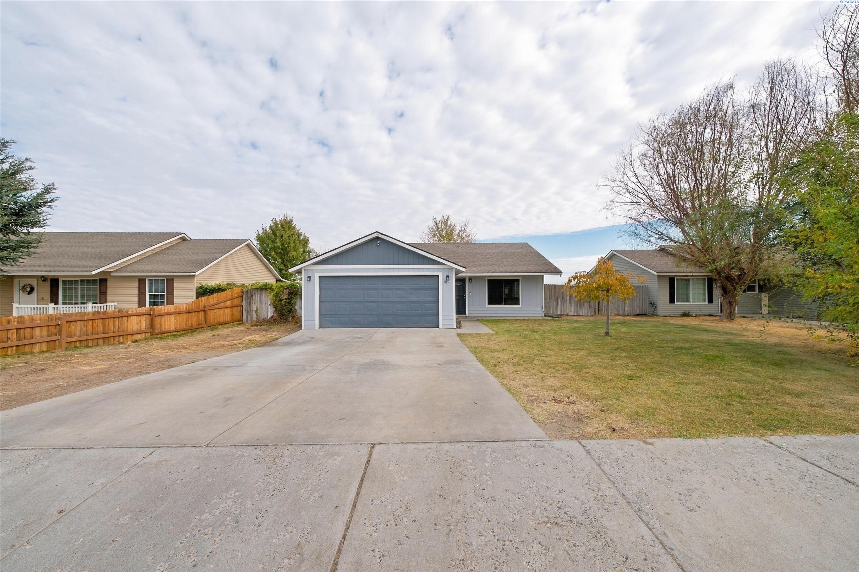 815 Madrona Ave, Pasco, WA 99301