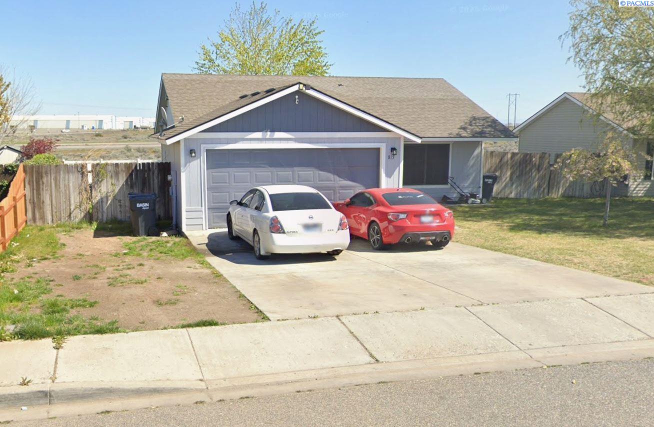 815 Madrona Ave, Pasco, WA 99301