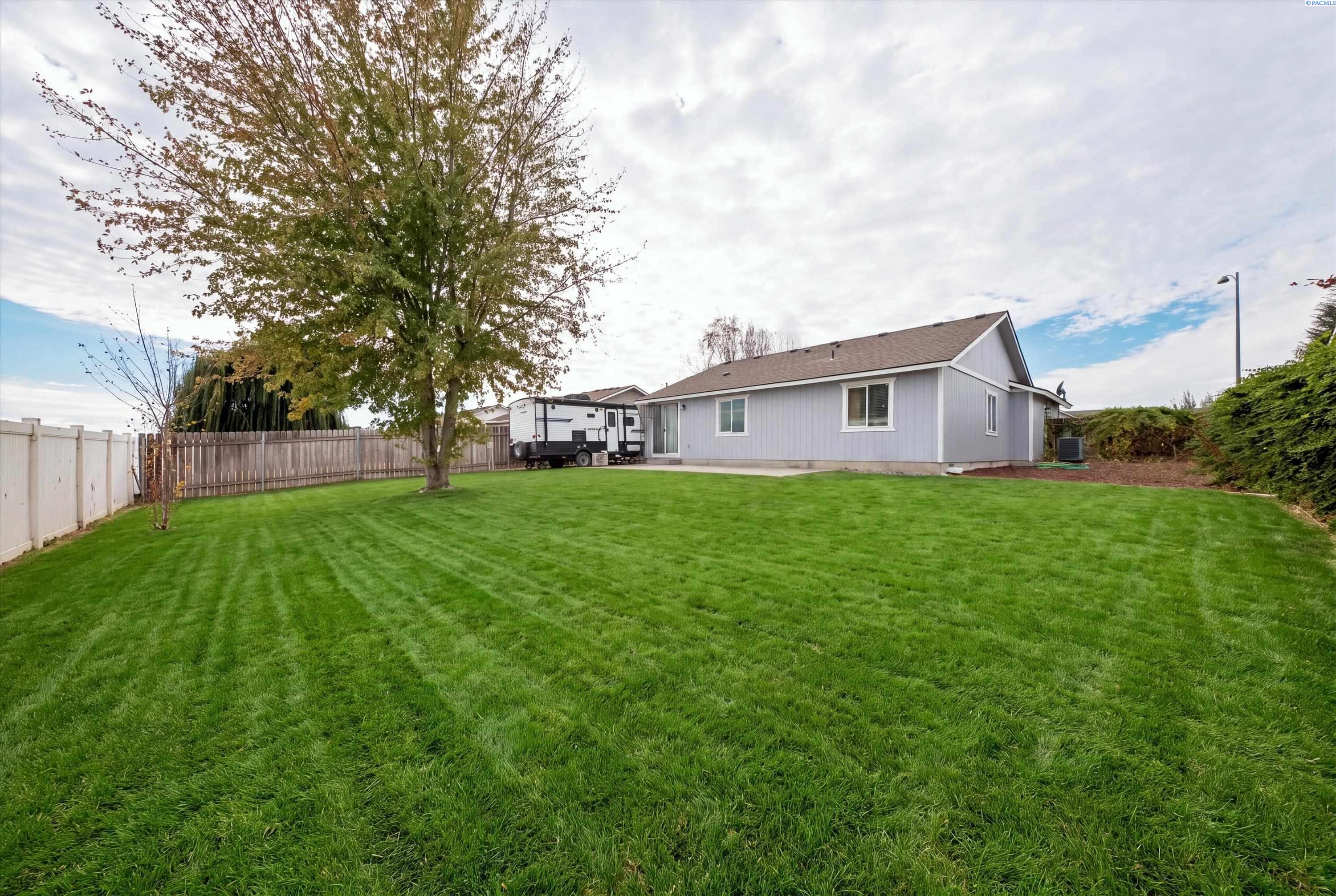 815 Madrona Ave, Pasco, WA 99301