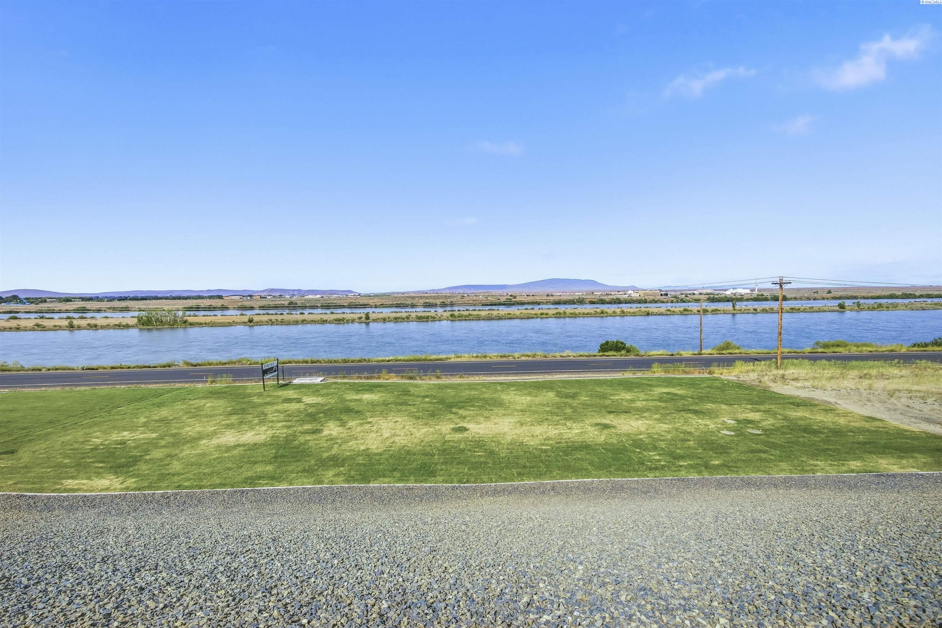 161 Riviera Dr, Pasco, WA 99301