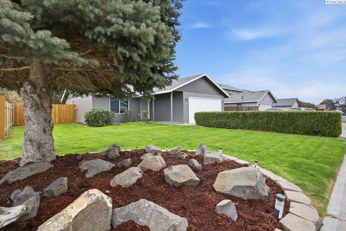 6408 Fenway Dr, Pasco, WA 99301