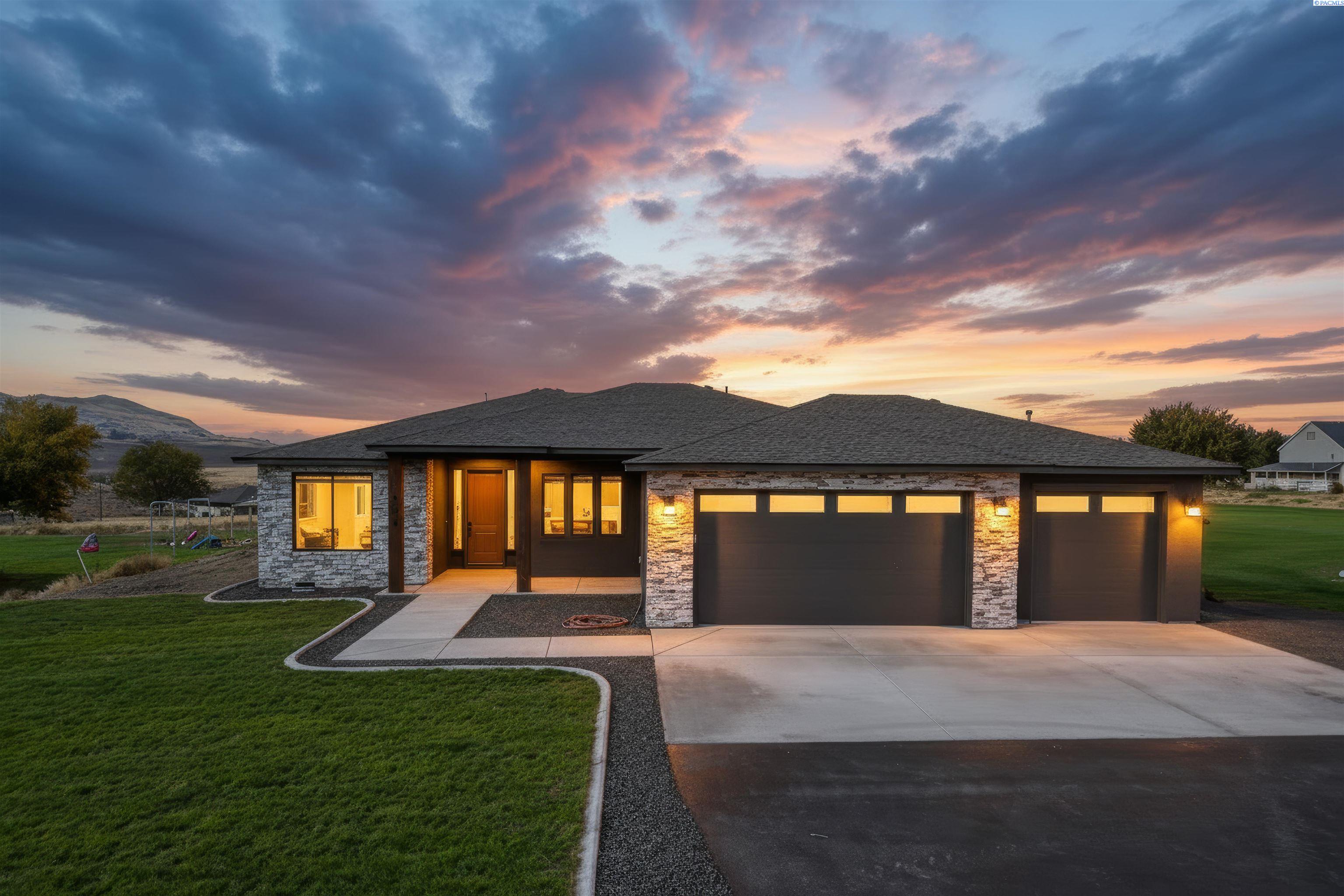 43860 N Whan Rd, Benton City, WA 99350
