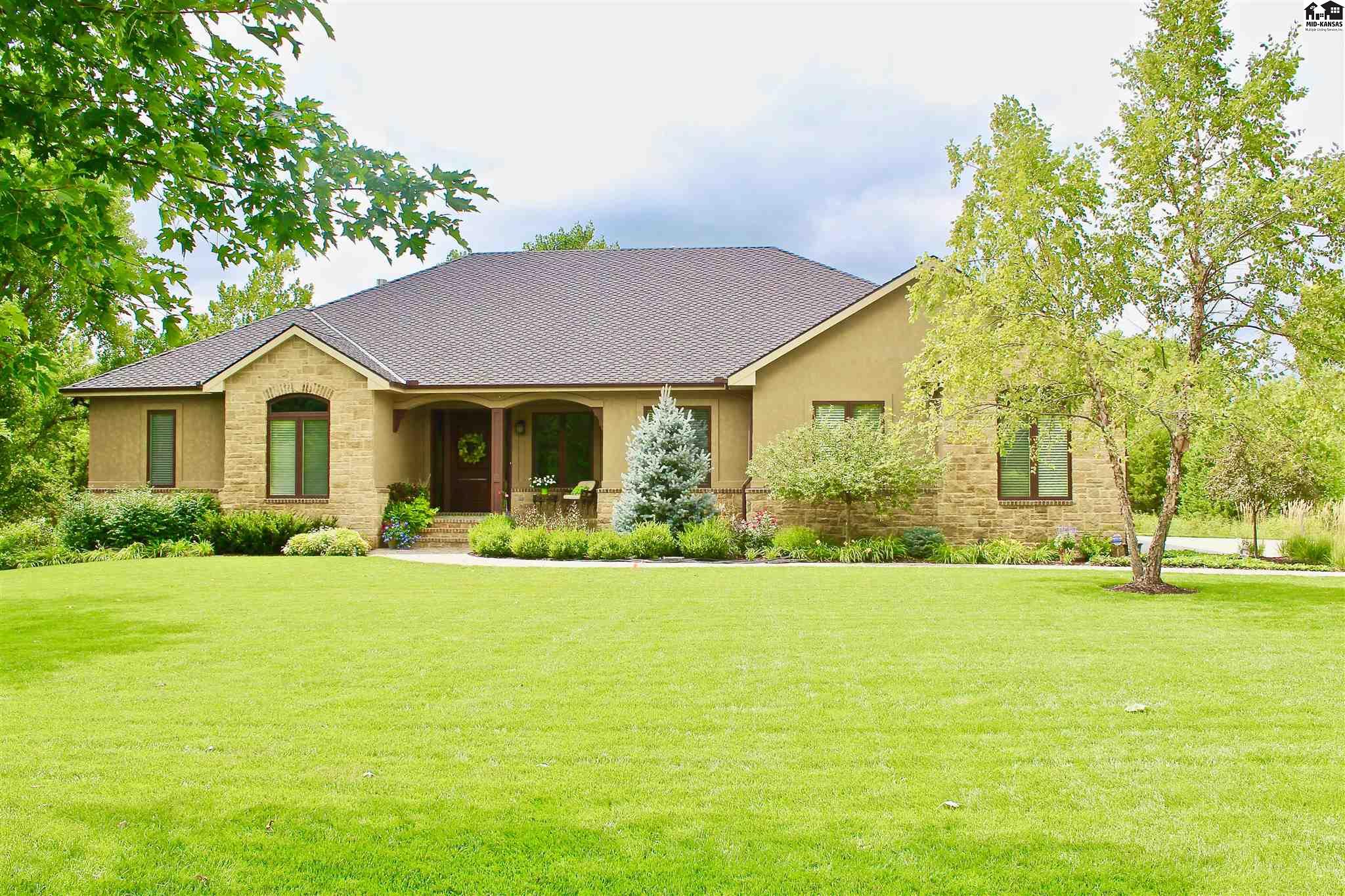 2505 Hawthorne Ln, Hutchinson, KS 67502