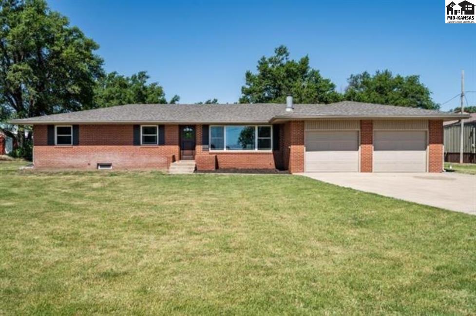 2611 S Lorraine St, Hutchinson, KS 67501