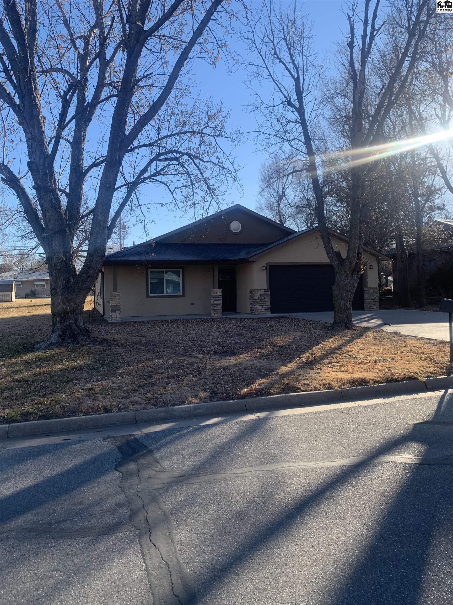 314 S Clark, Lyons, KS 67554