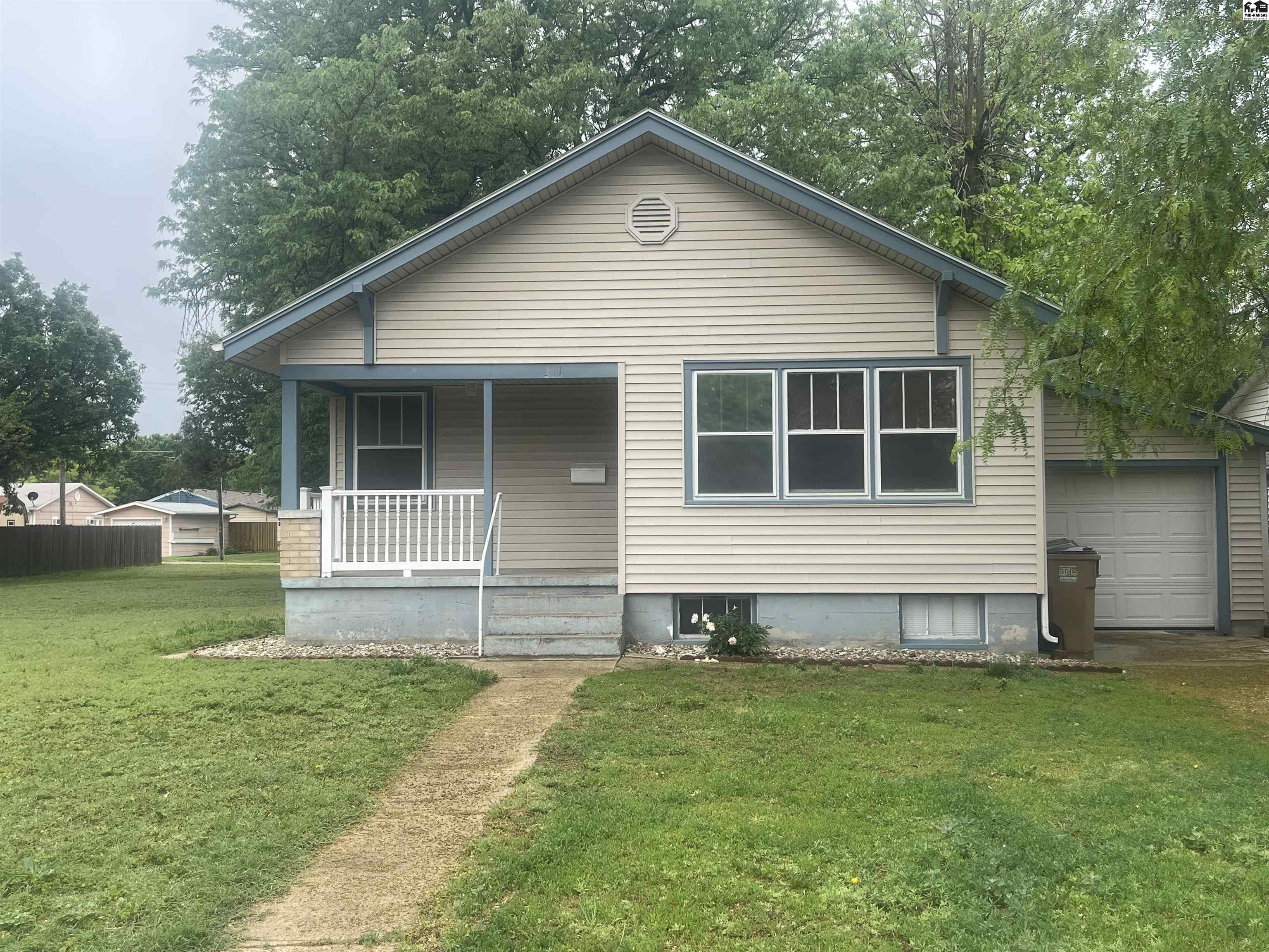 311 N 7th Ave, Sterling, KS 67579