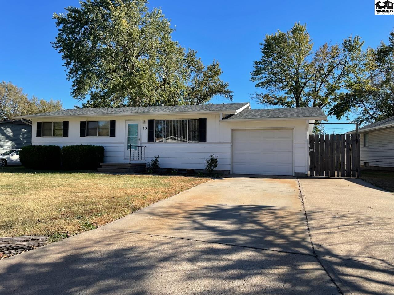 13 E Williams Ave, South Hutchinson, KS 67505
