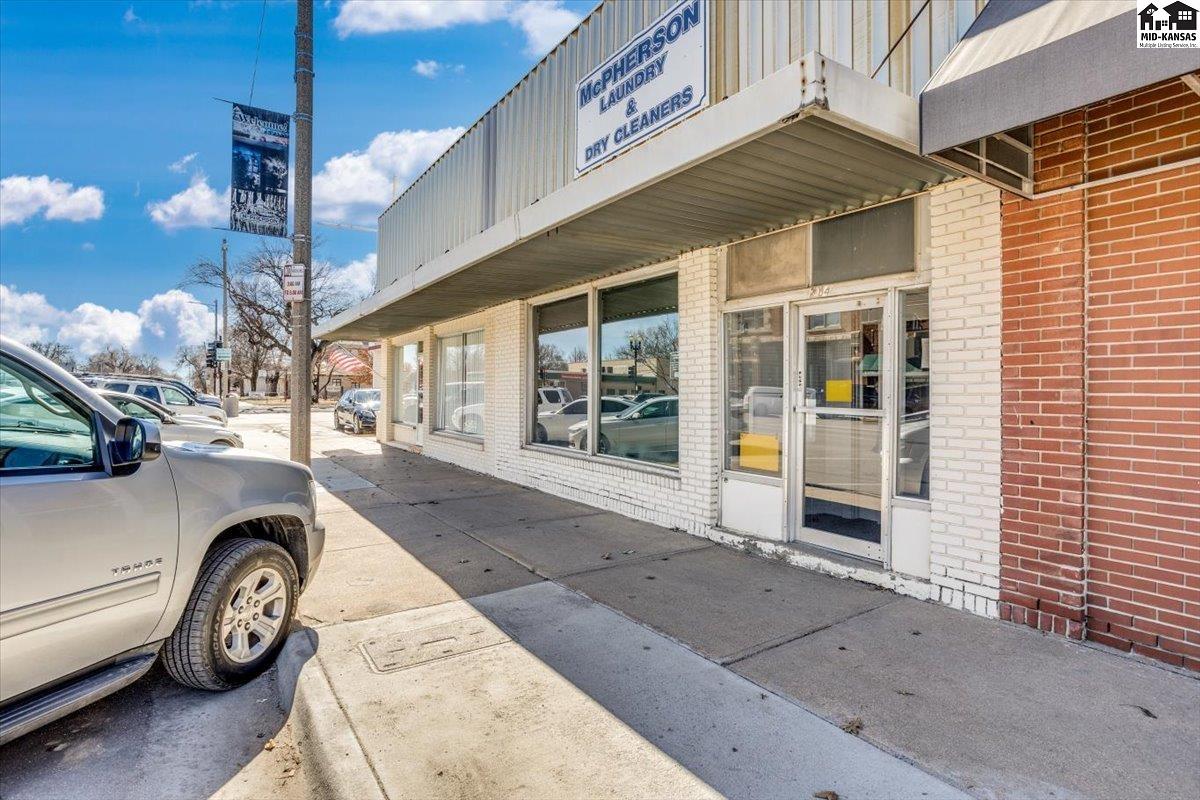214 S Main St, Mcpherson, KS 67460