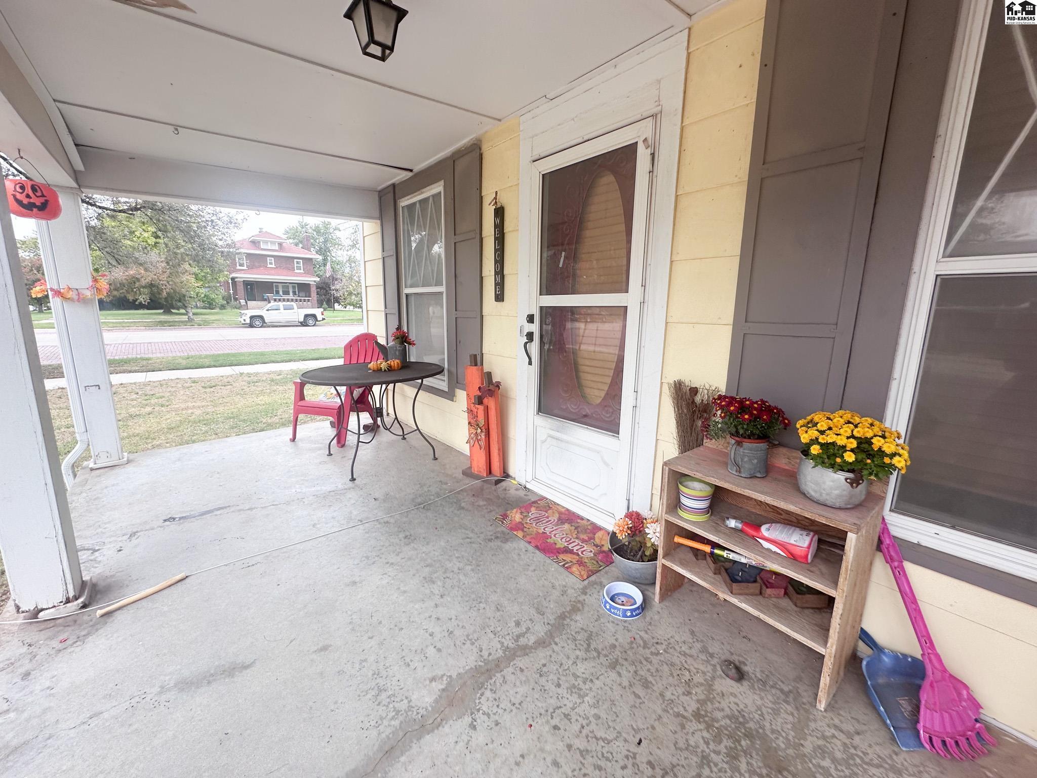 300 N Main St, Pratt, KS 67124