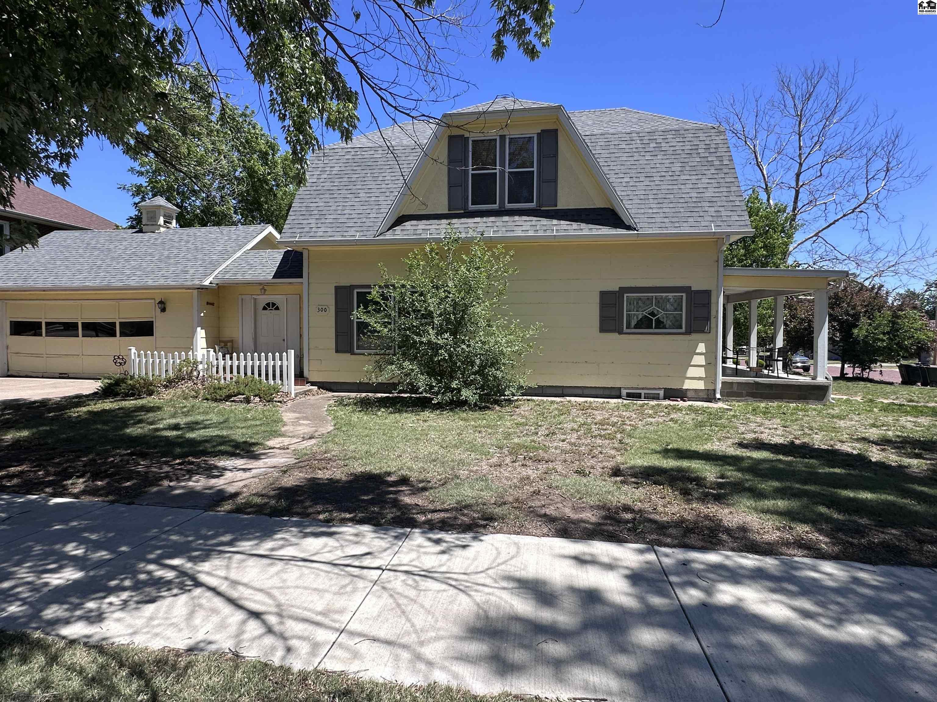 300 N Main St, Pratt, KS 67124