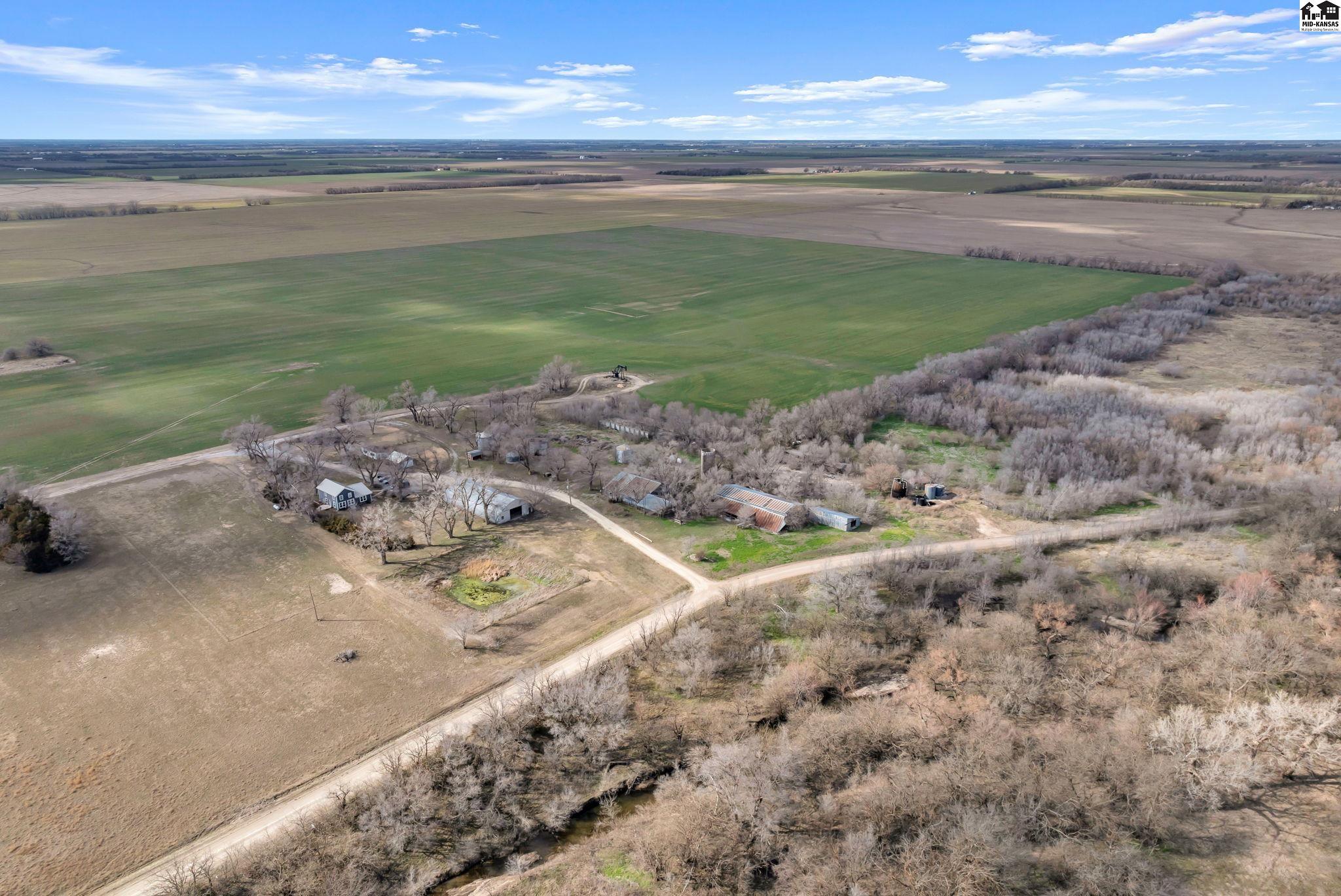 311 26th Ave, Moundridge, KS 67107
