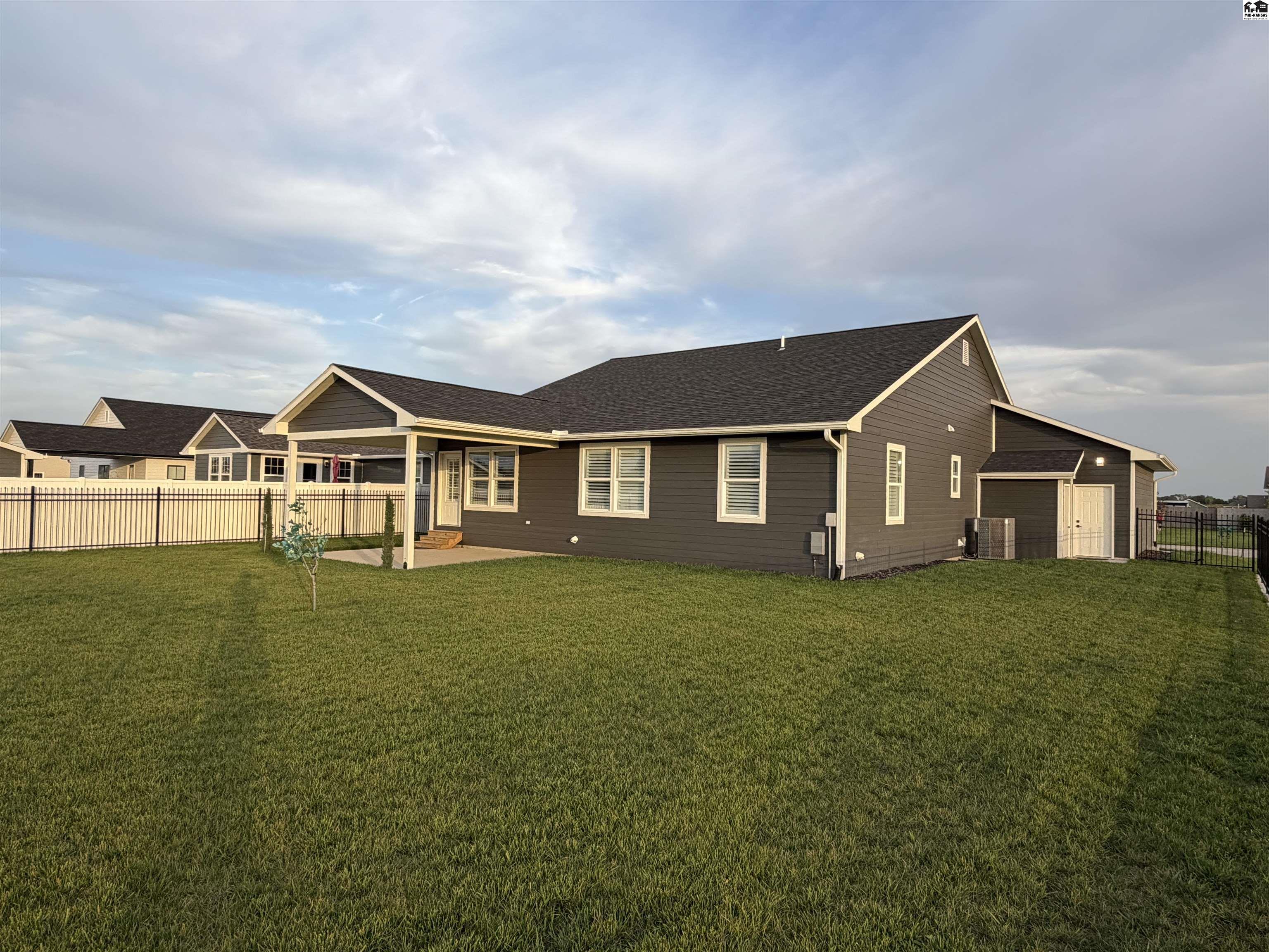 1221 Genesis Dr, Mcpherson, KS 67460