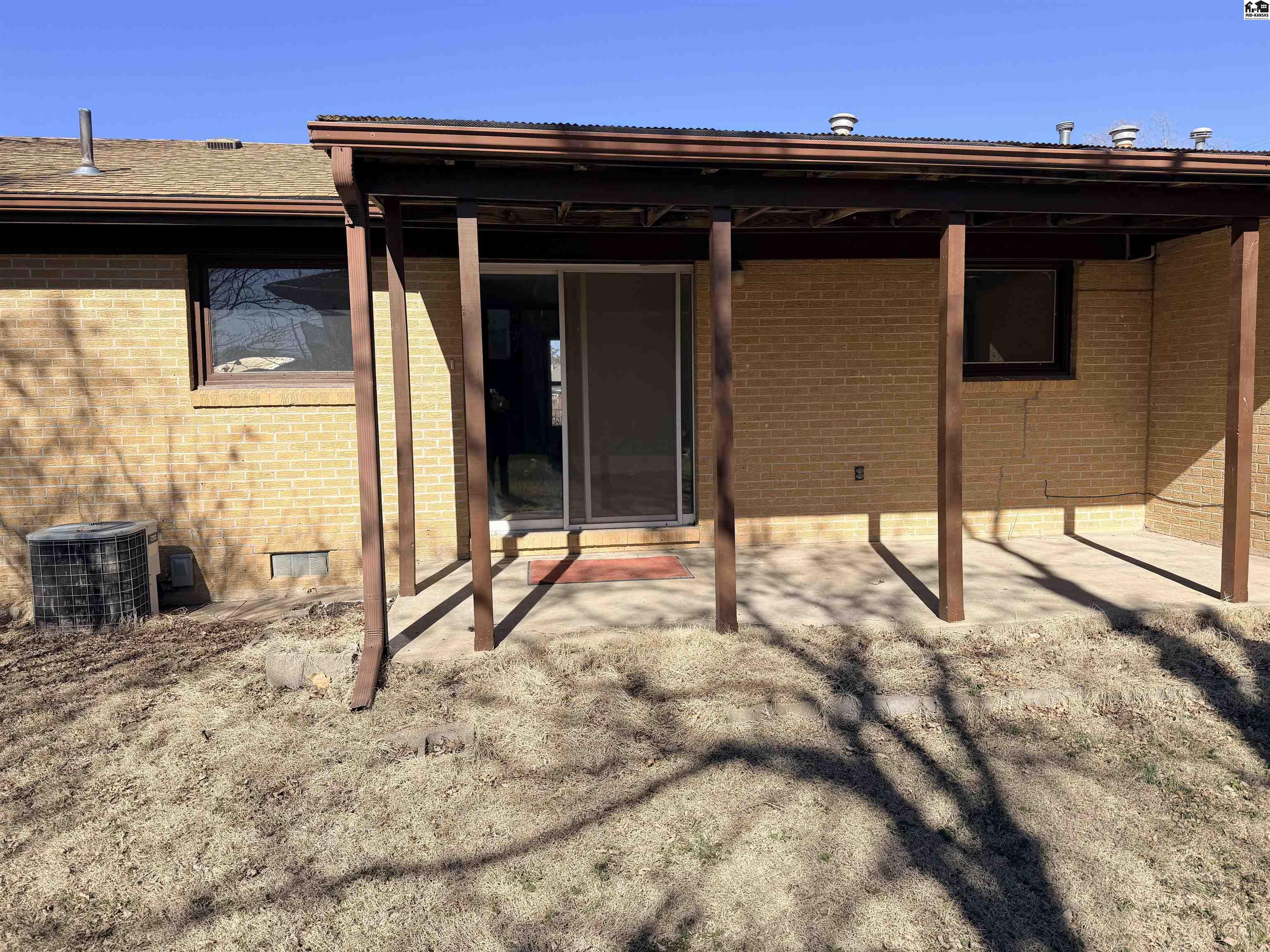 215 N Main St, Canton, KS 67428