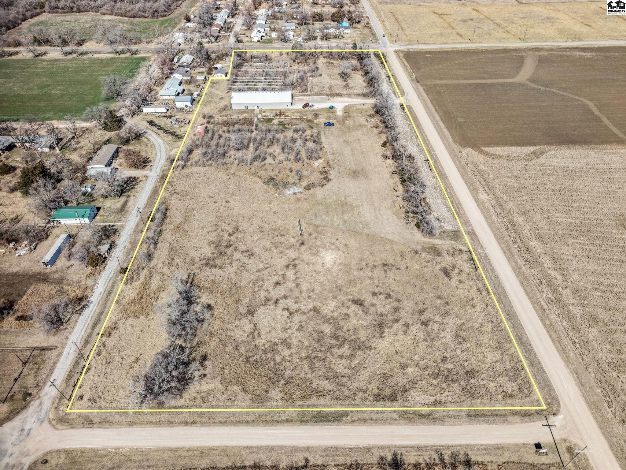 2405 E Wasp Rd, Hutchinson, KS 67501