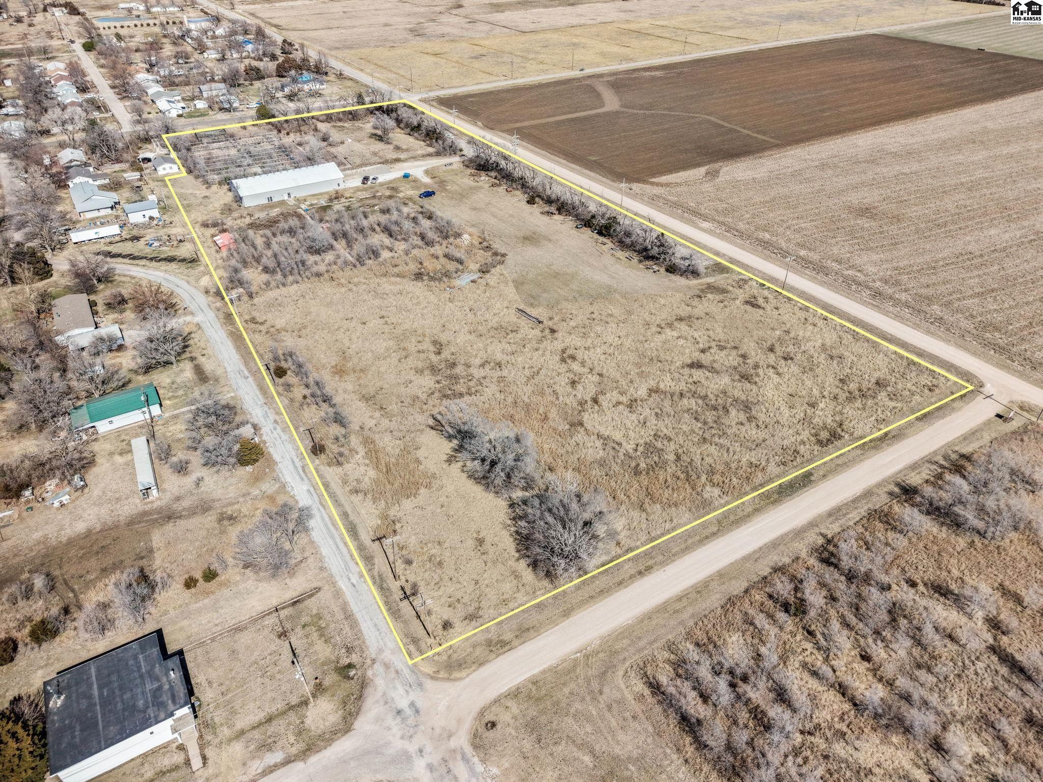 2405 E Wasp Rd, Hutchinson, KS 67501