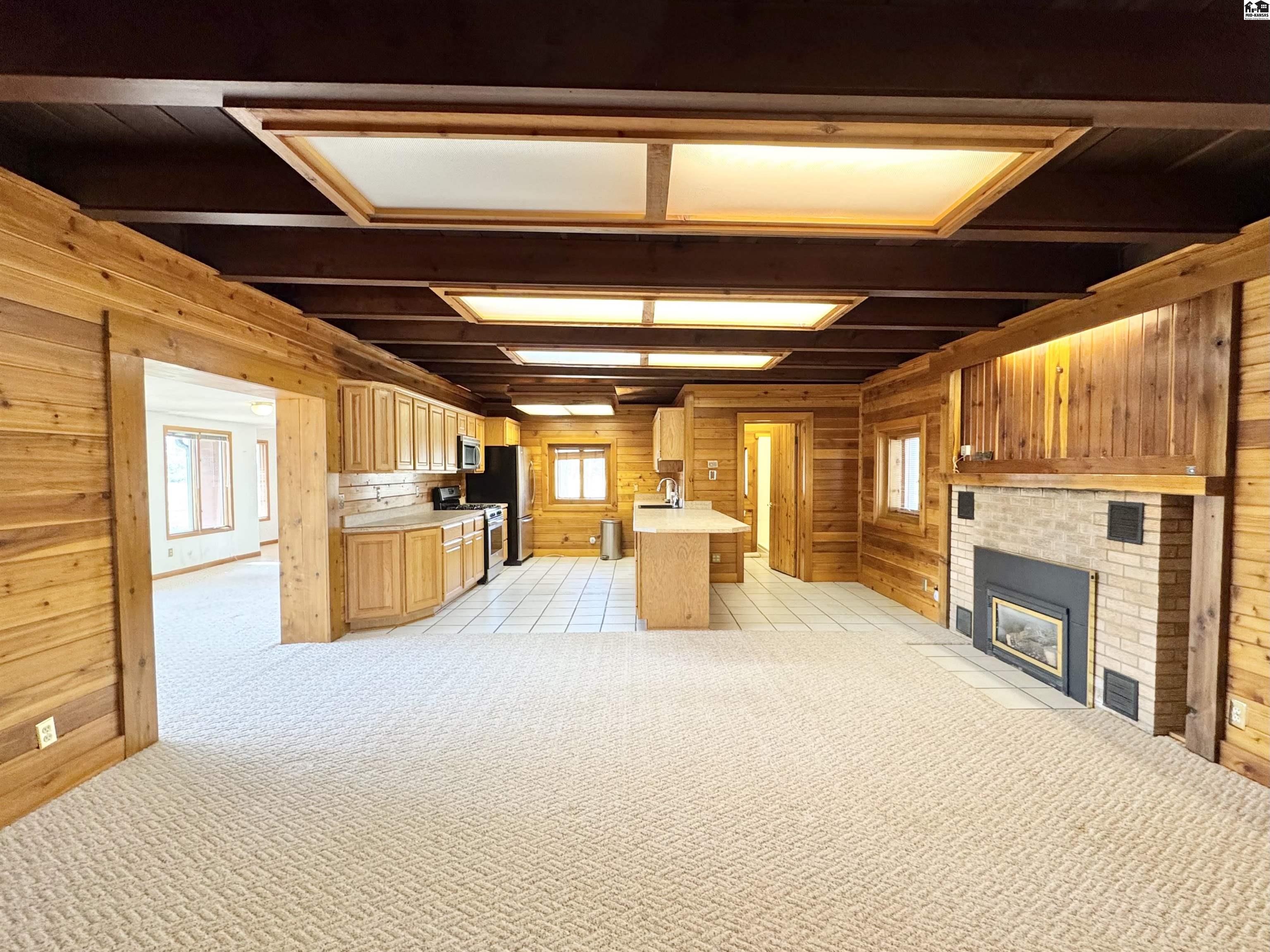 8 N Lake Dr, Hutchinson, KS 67501
